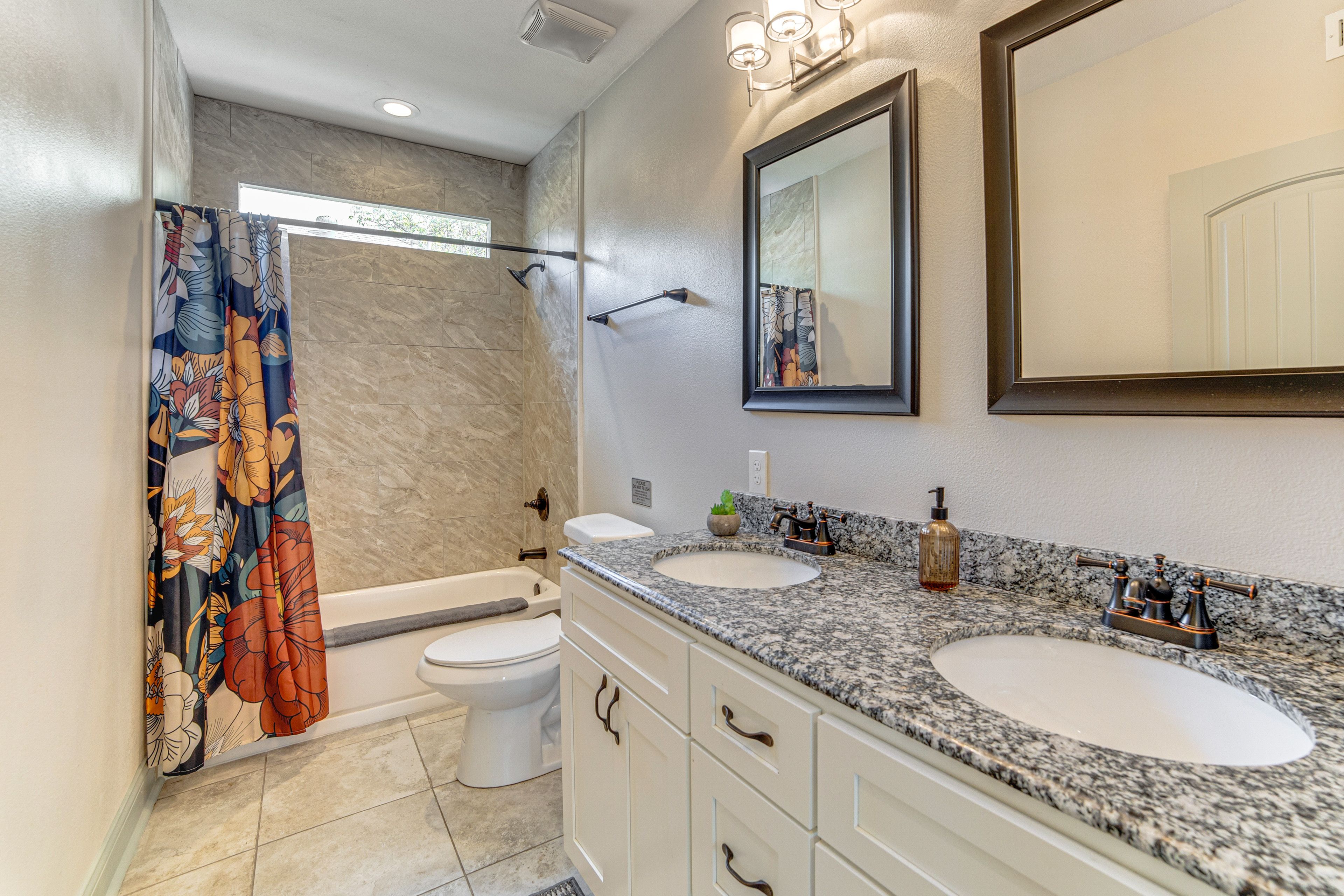 Full Bathroom | 2nd Floor