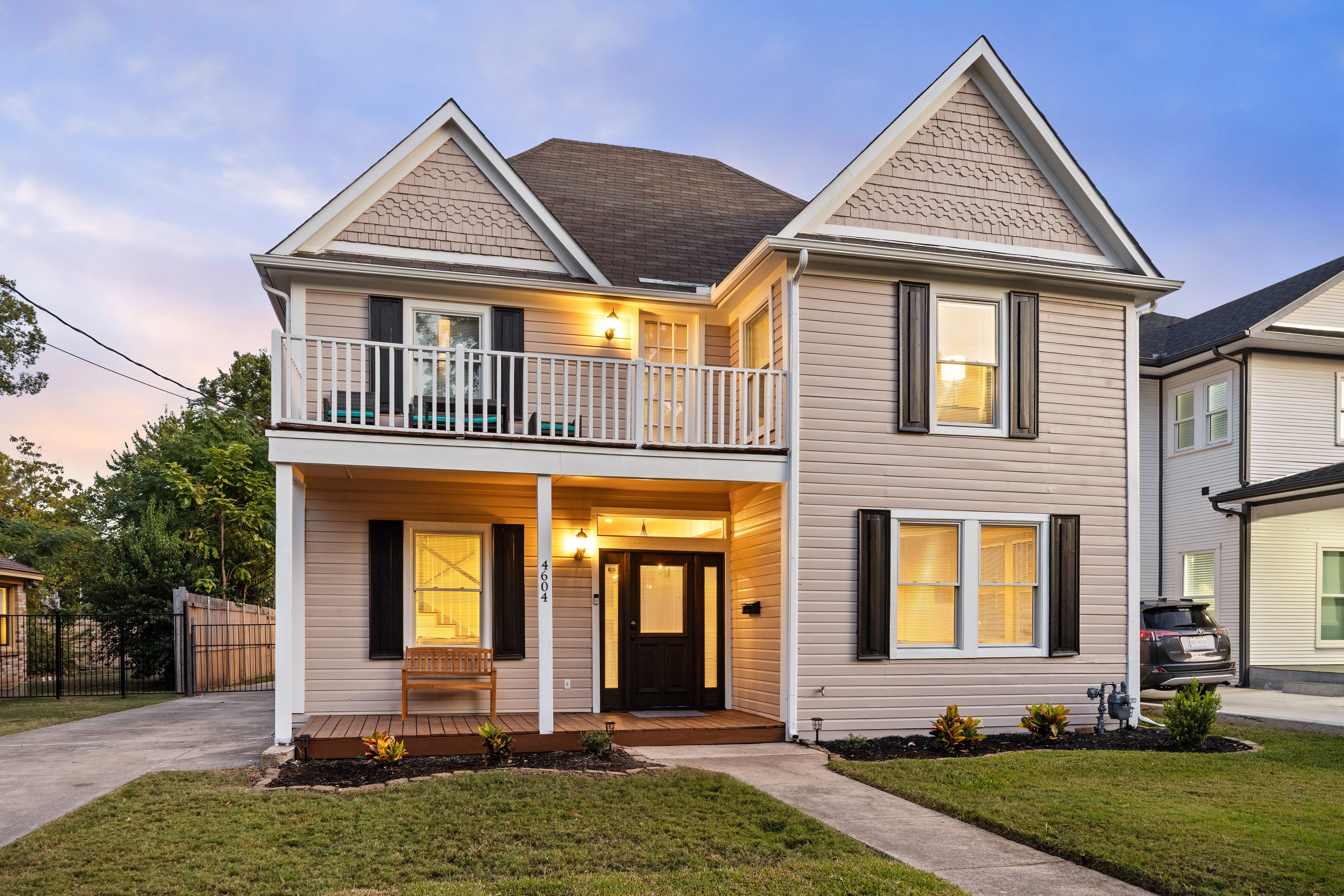 Dallas Vacation Rental | 4BR | 3BA | 3,100 Sq Ft | 1 Step to Enter