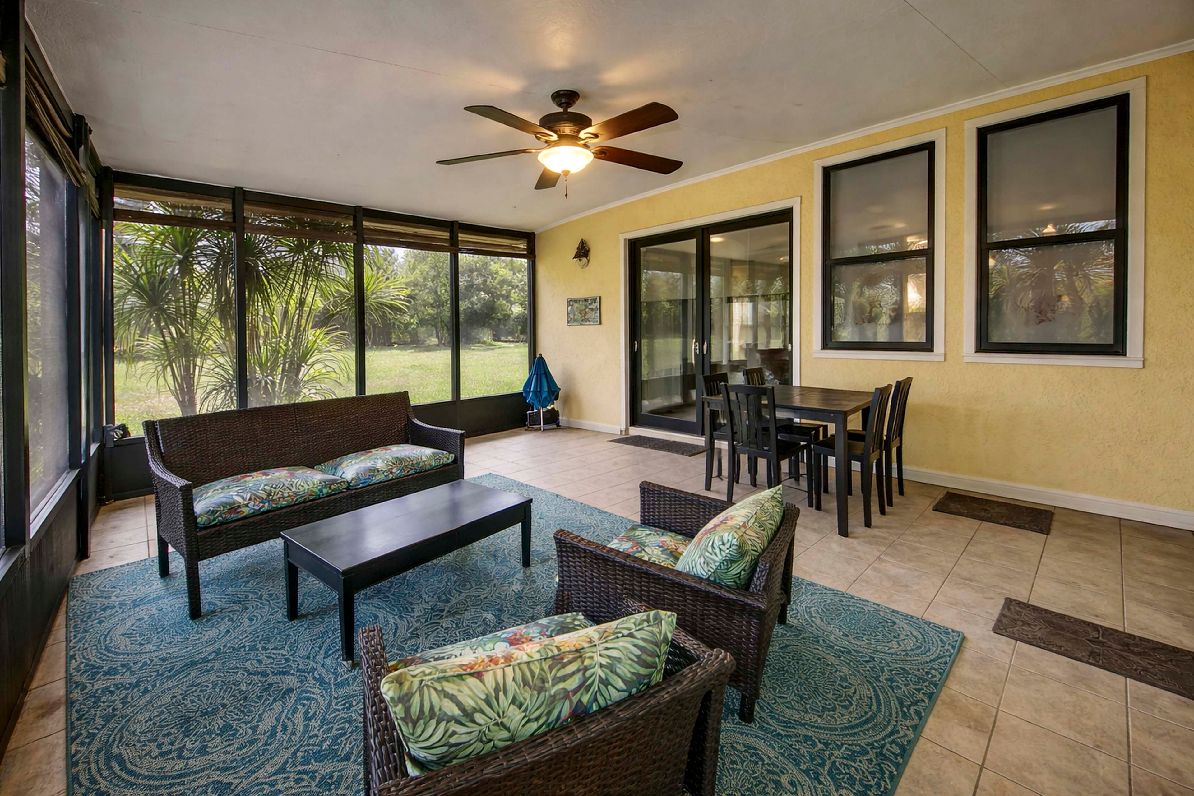 Screened-In Porch | Dining Area