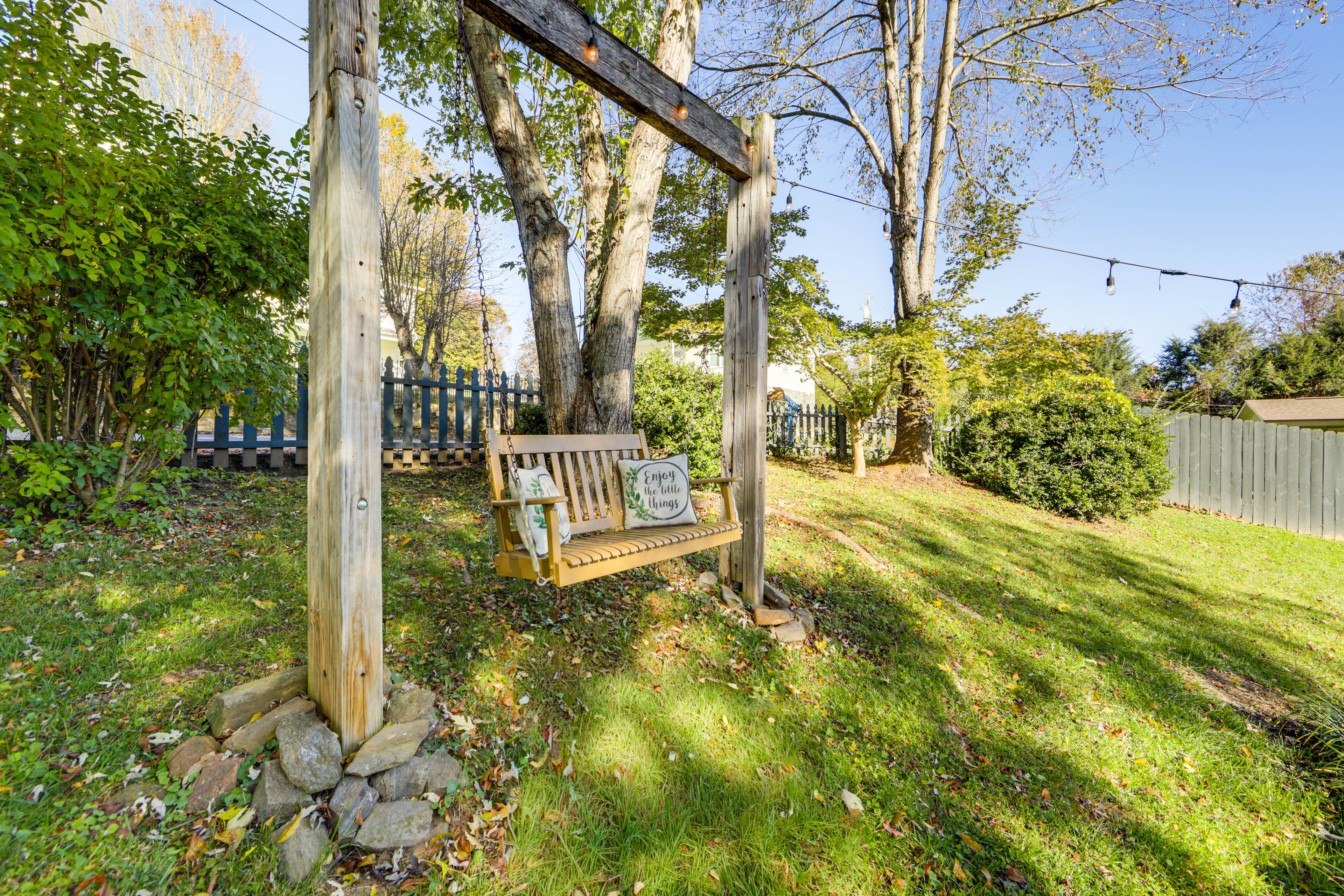 Private Yard (Partially Fenced)