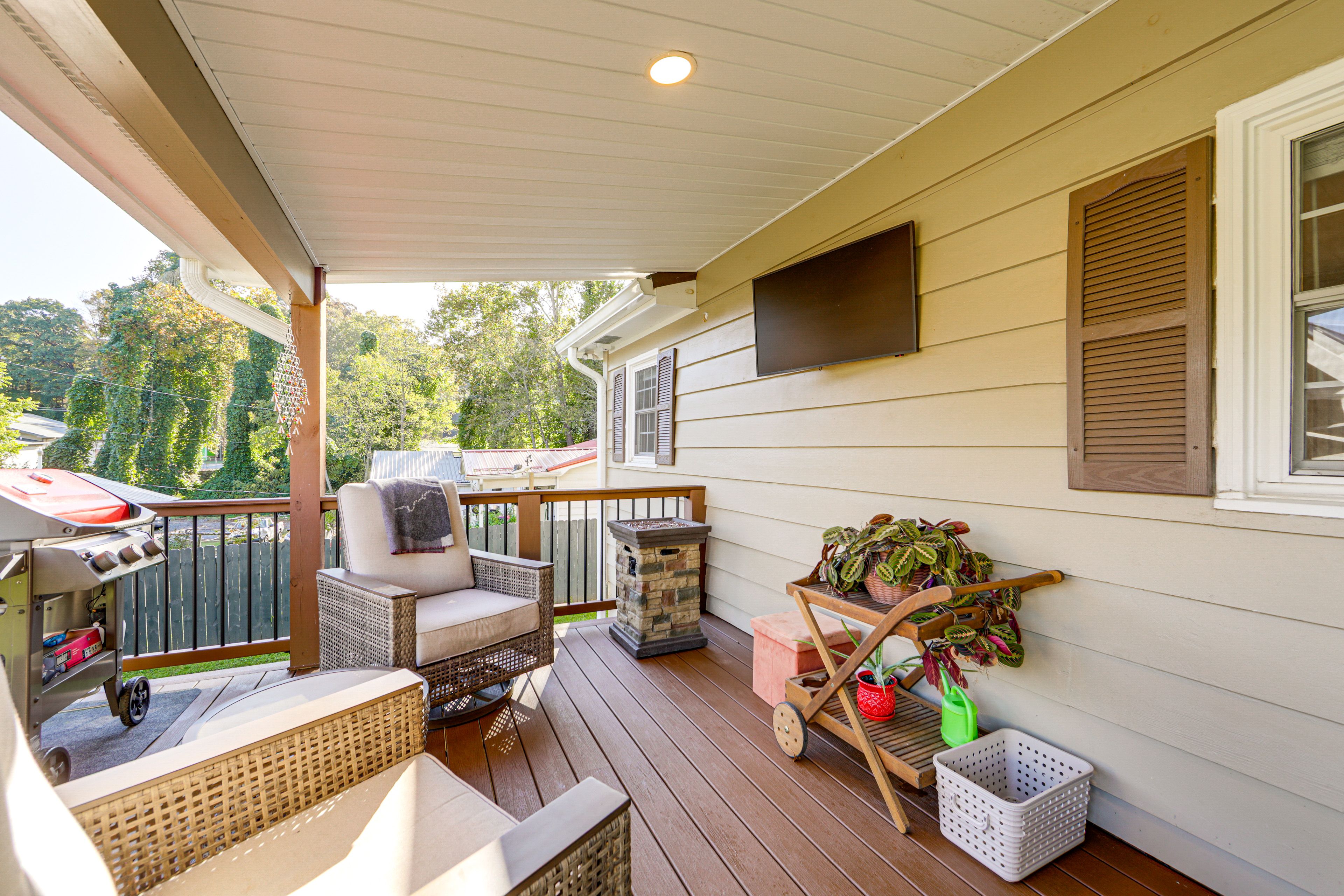 Furnished Deck | Smart TV | Propane Fire Pit