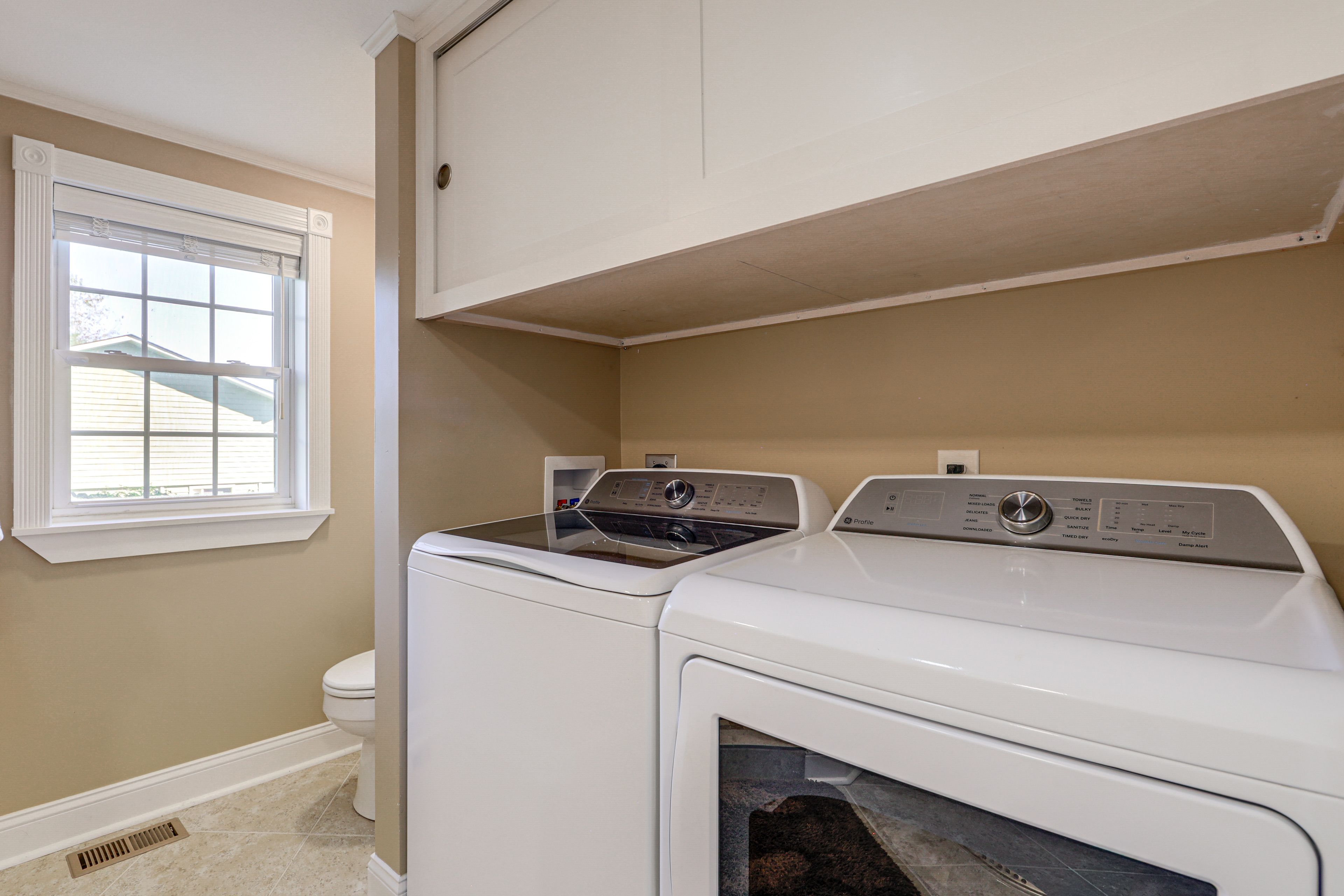Half Bathroom/Laundry Room | Washer & Dryer
