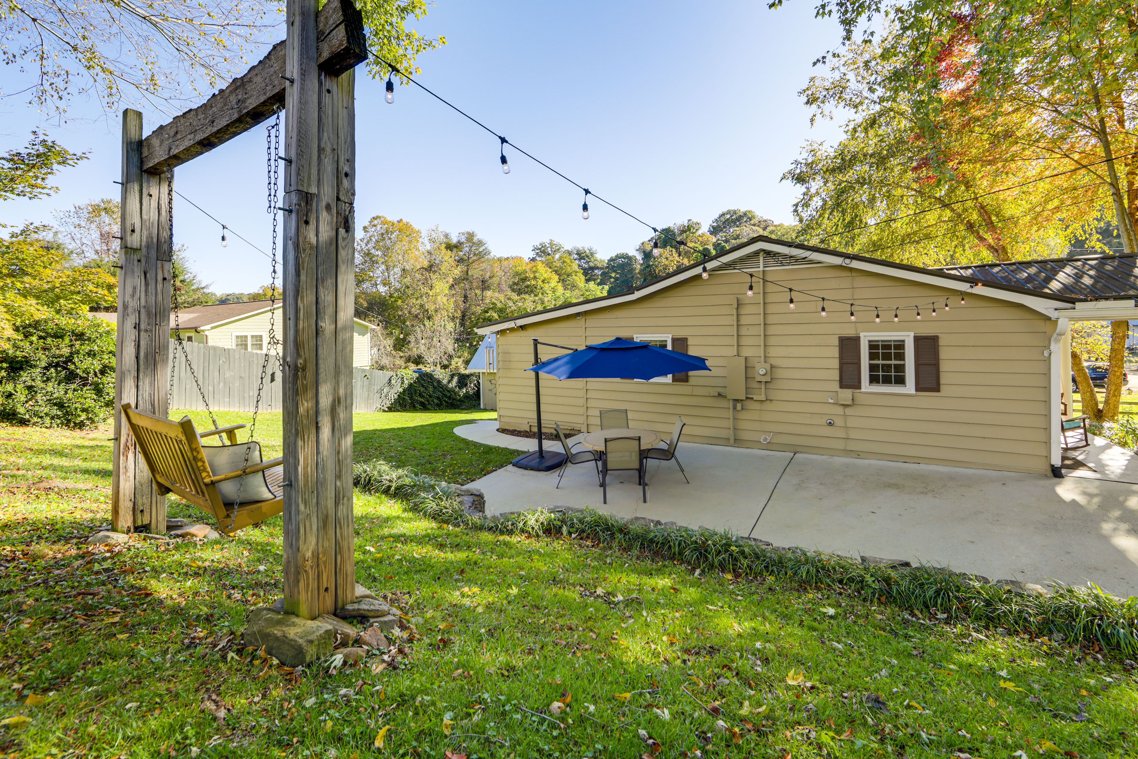 Patio | Outdoor Dining Set | Wood-Burning Fire Pit