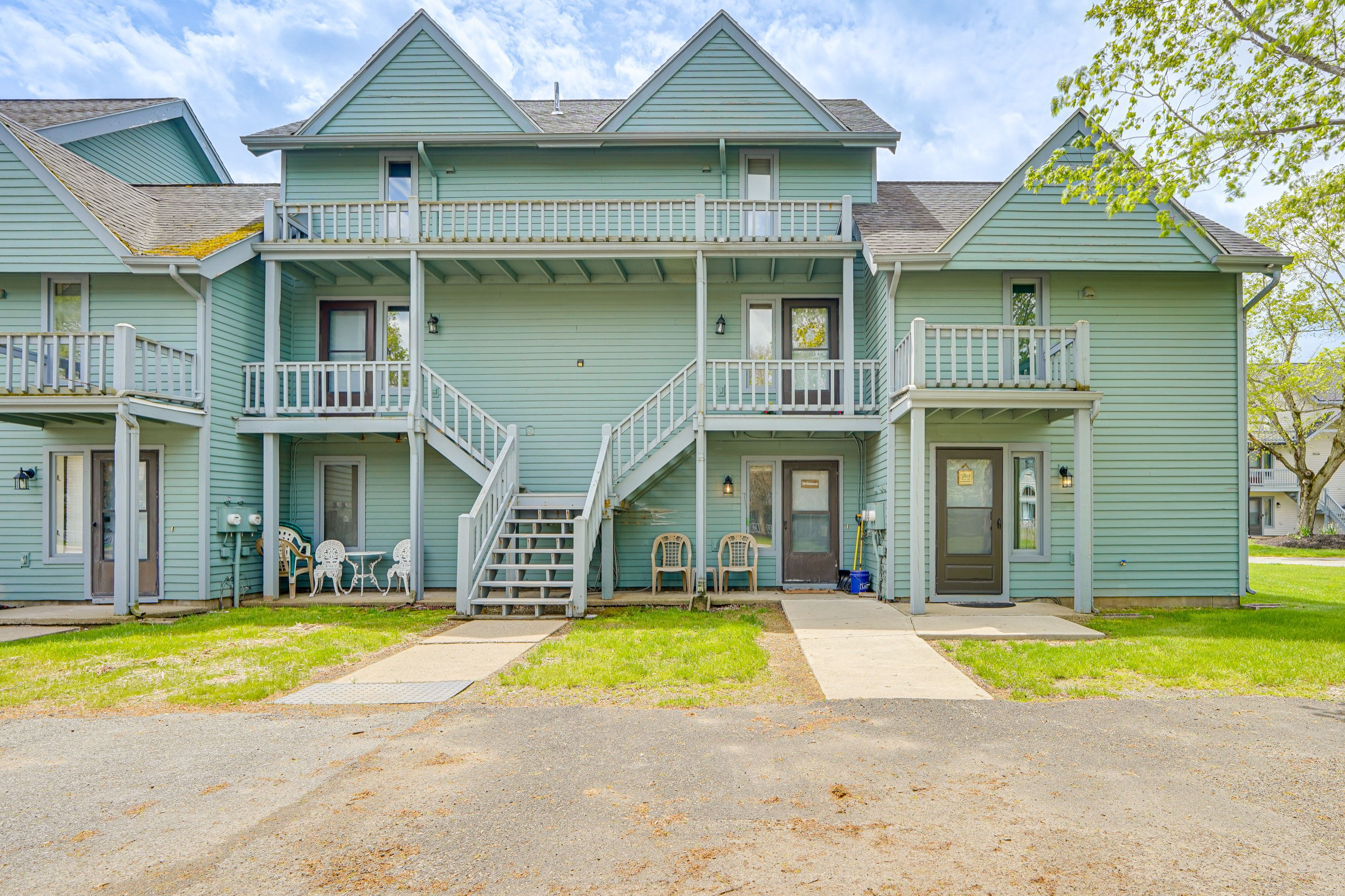 Front Exterior | Parking Lot (Ample Parking)