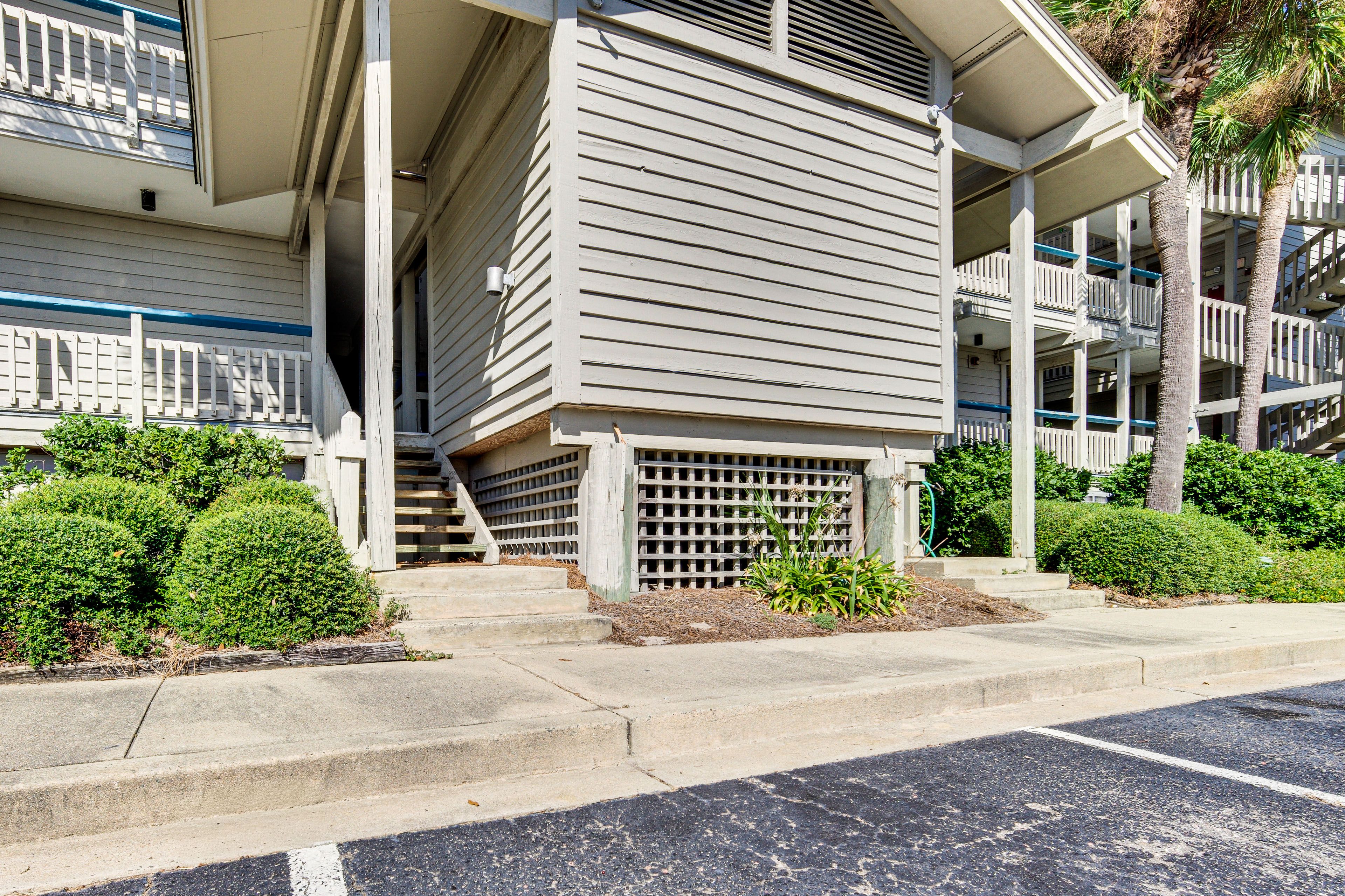 Parking | Community Lot (1 Vehicle)