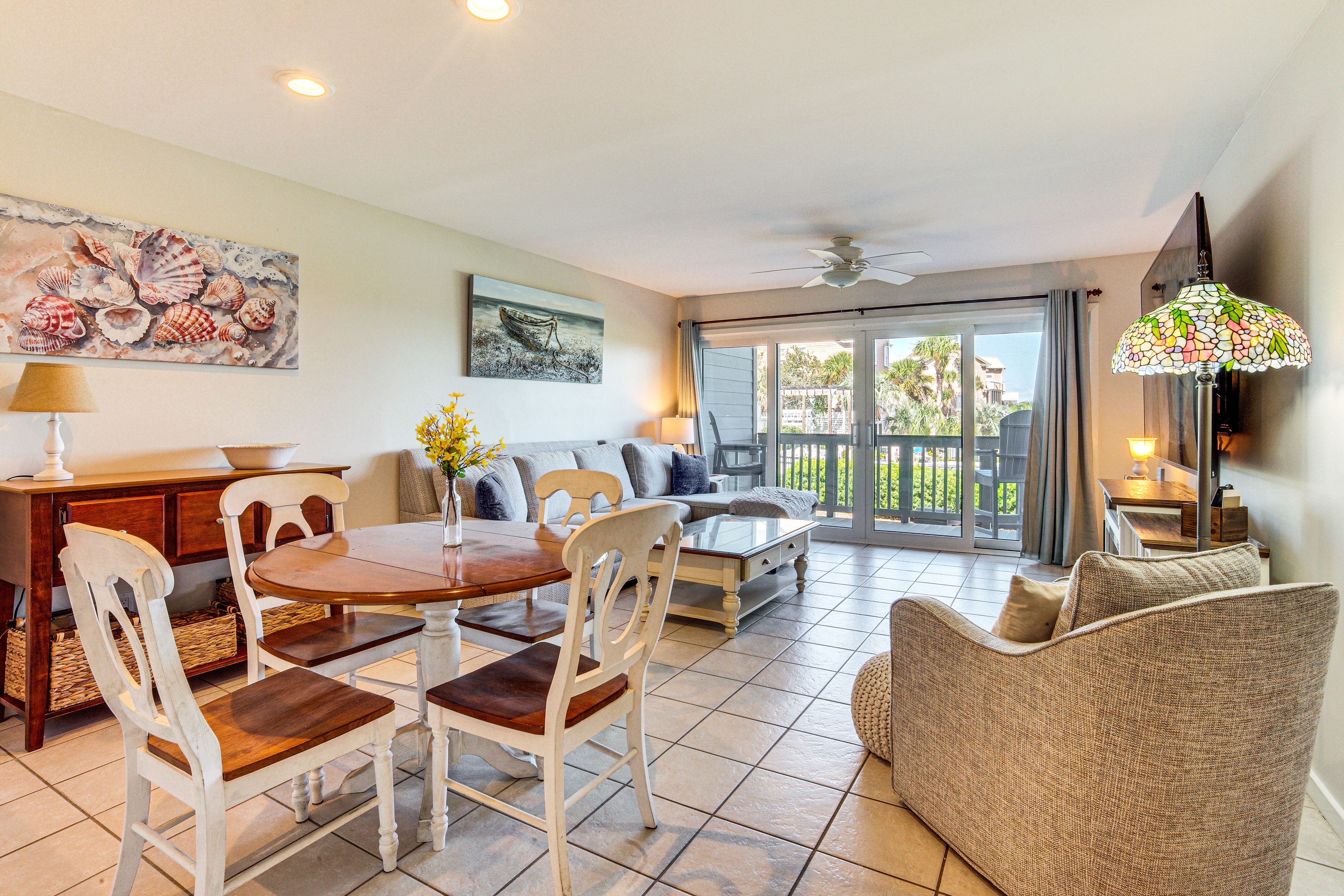 Harbor Island Vacation Rental | 2BR | 2BA | 1,150 Sq Ft | 6 Steps to Enter