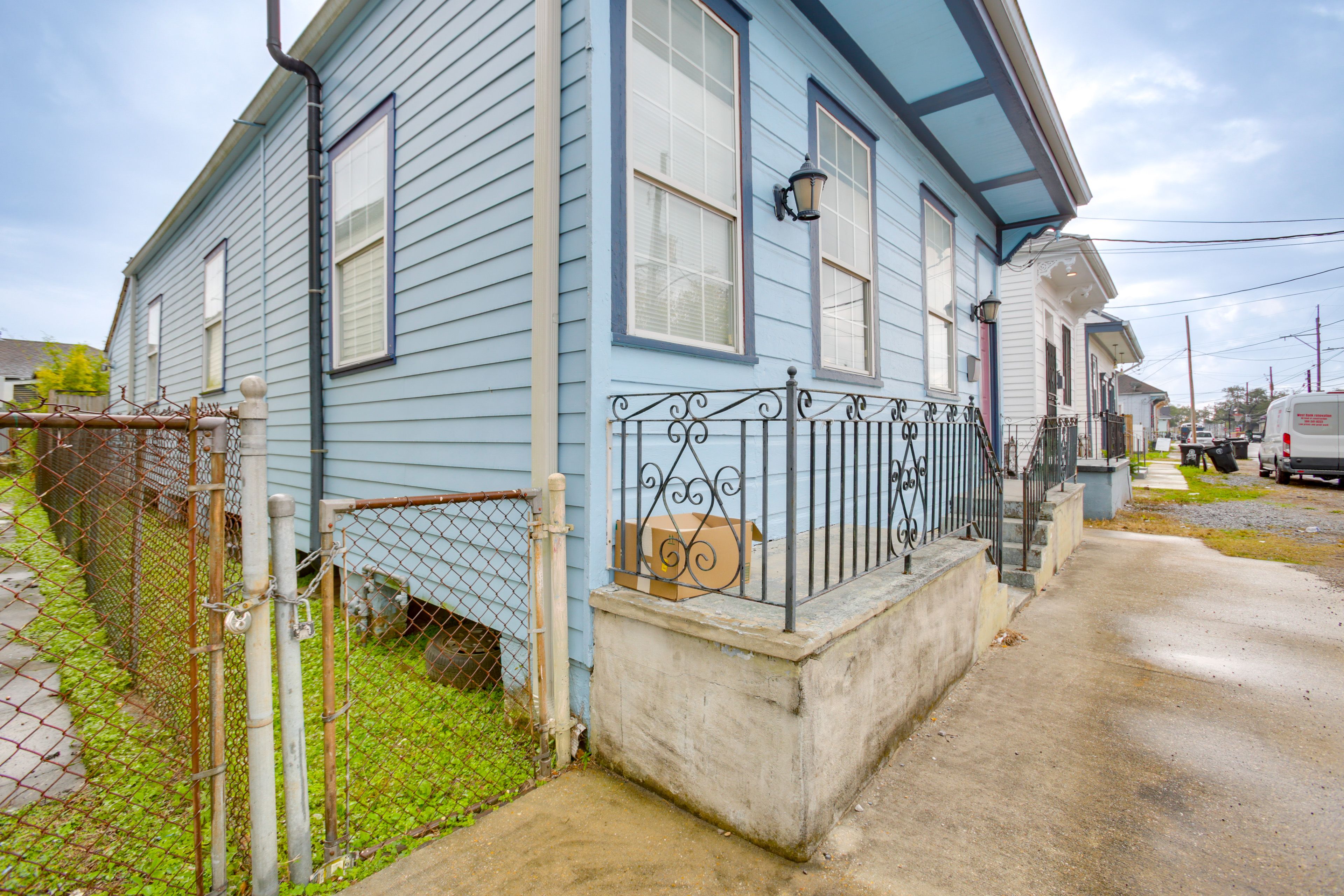 Free Street Parking (2 Vehicles)