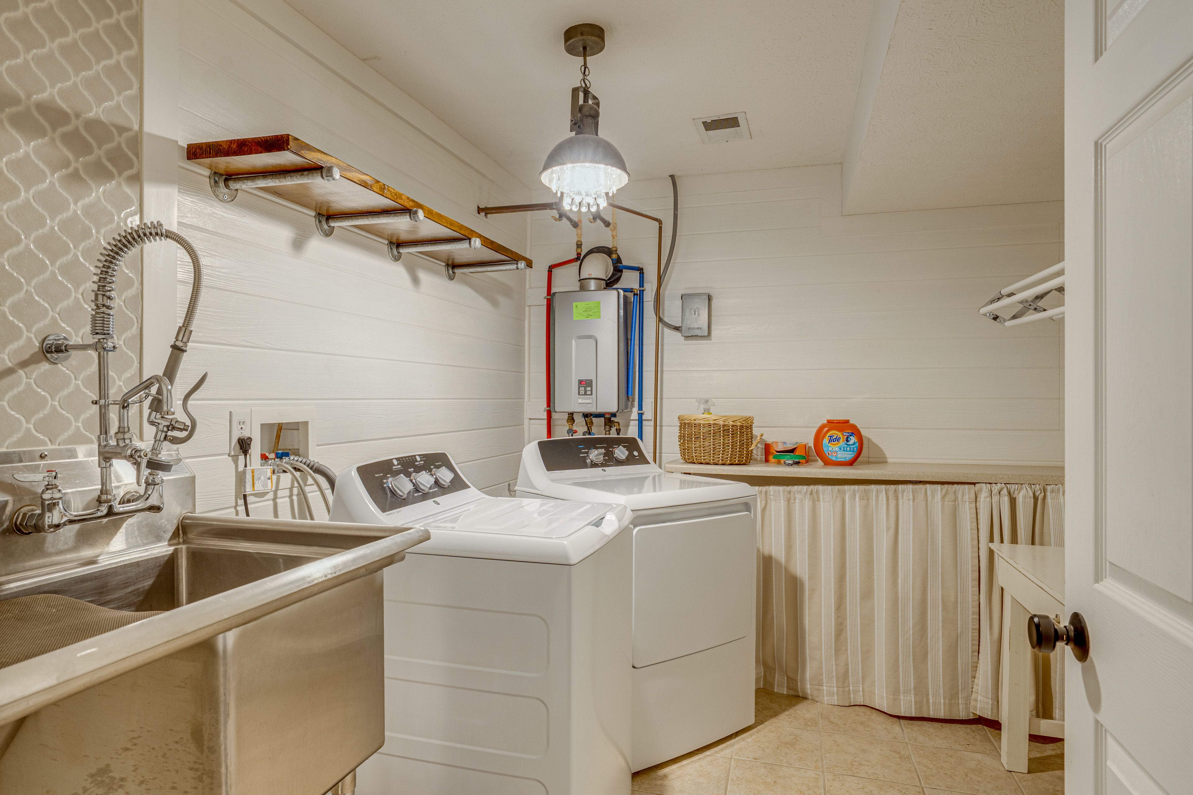 Laundry Room | Basement