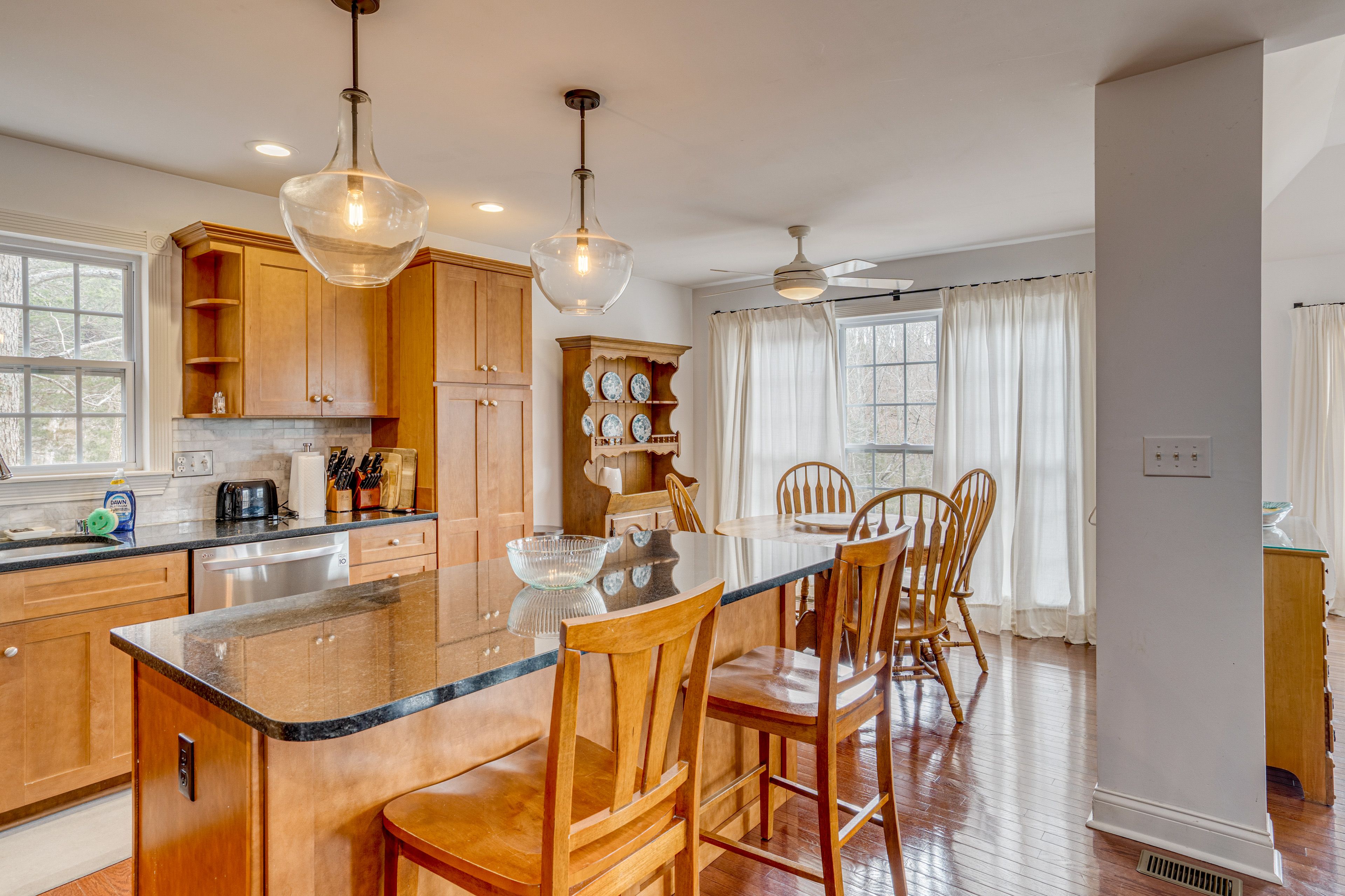 Kitchen | Main Level