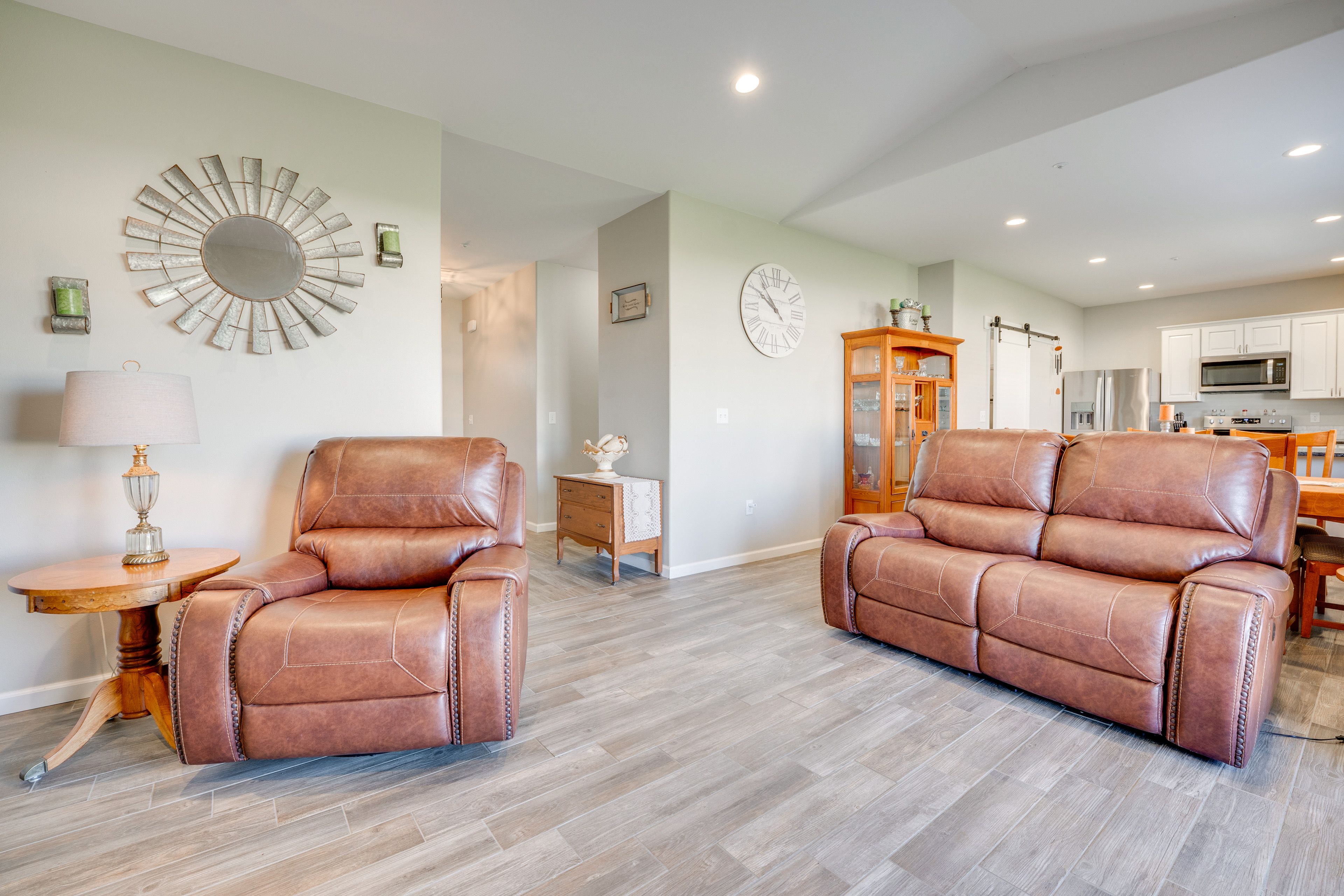 Living Room | Free WiFi | Central A/C & Heat | Smart TV