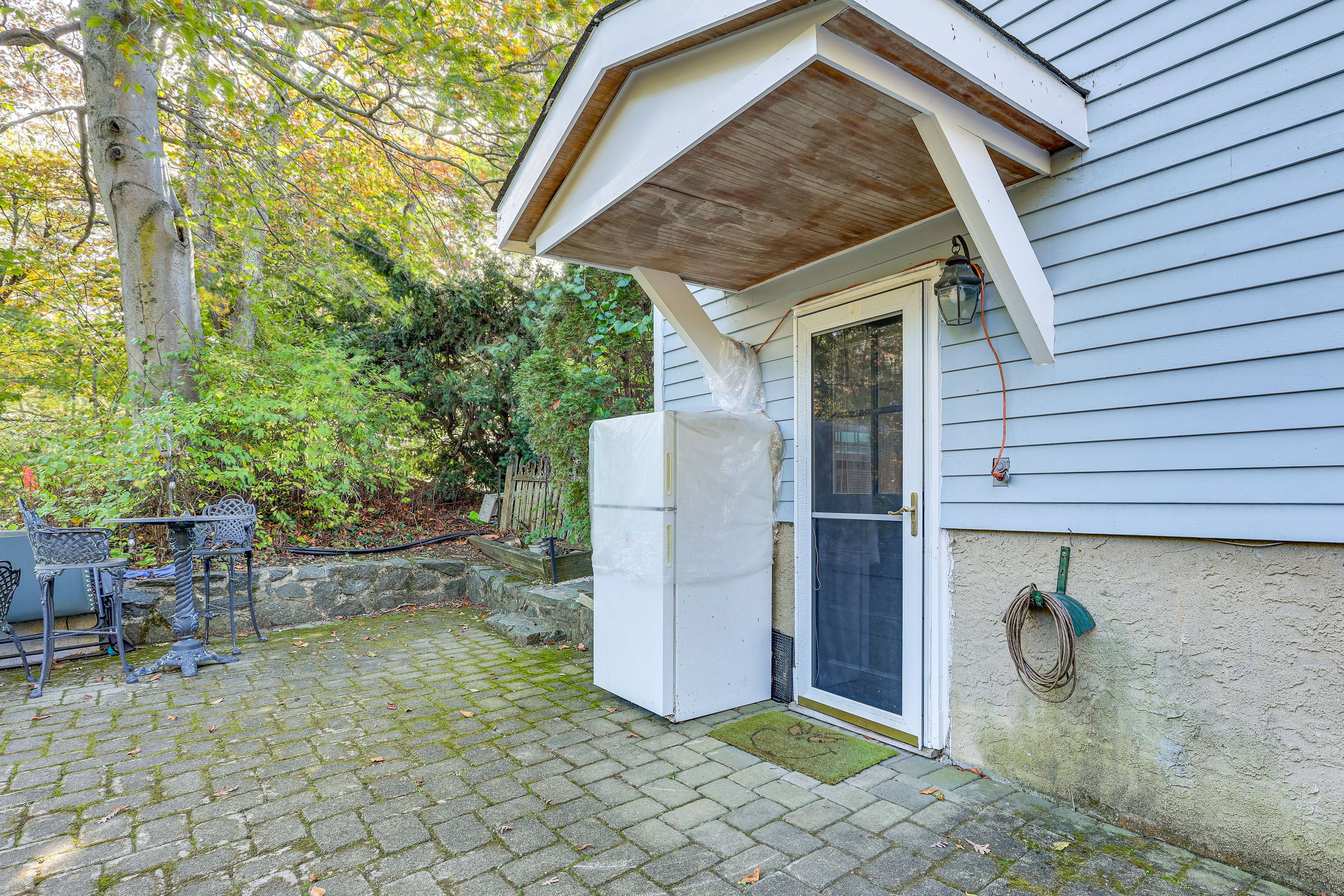 Apartment Exterior | Private Patio | Gas Grill