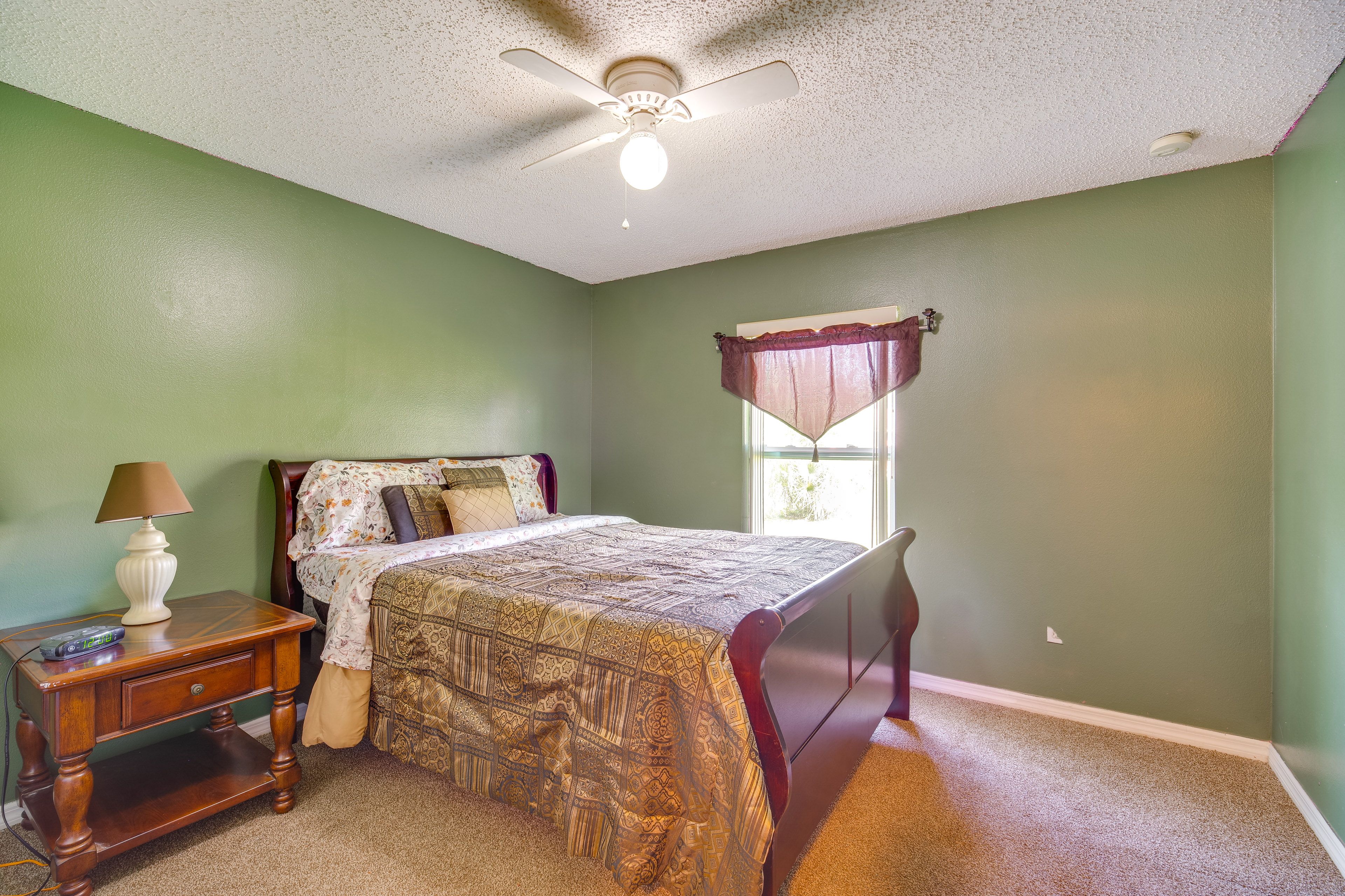 Bedroom 3 | Queen Bed