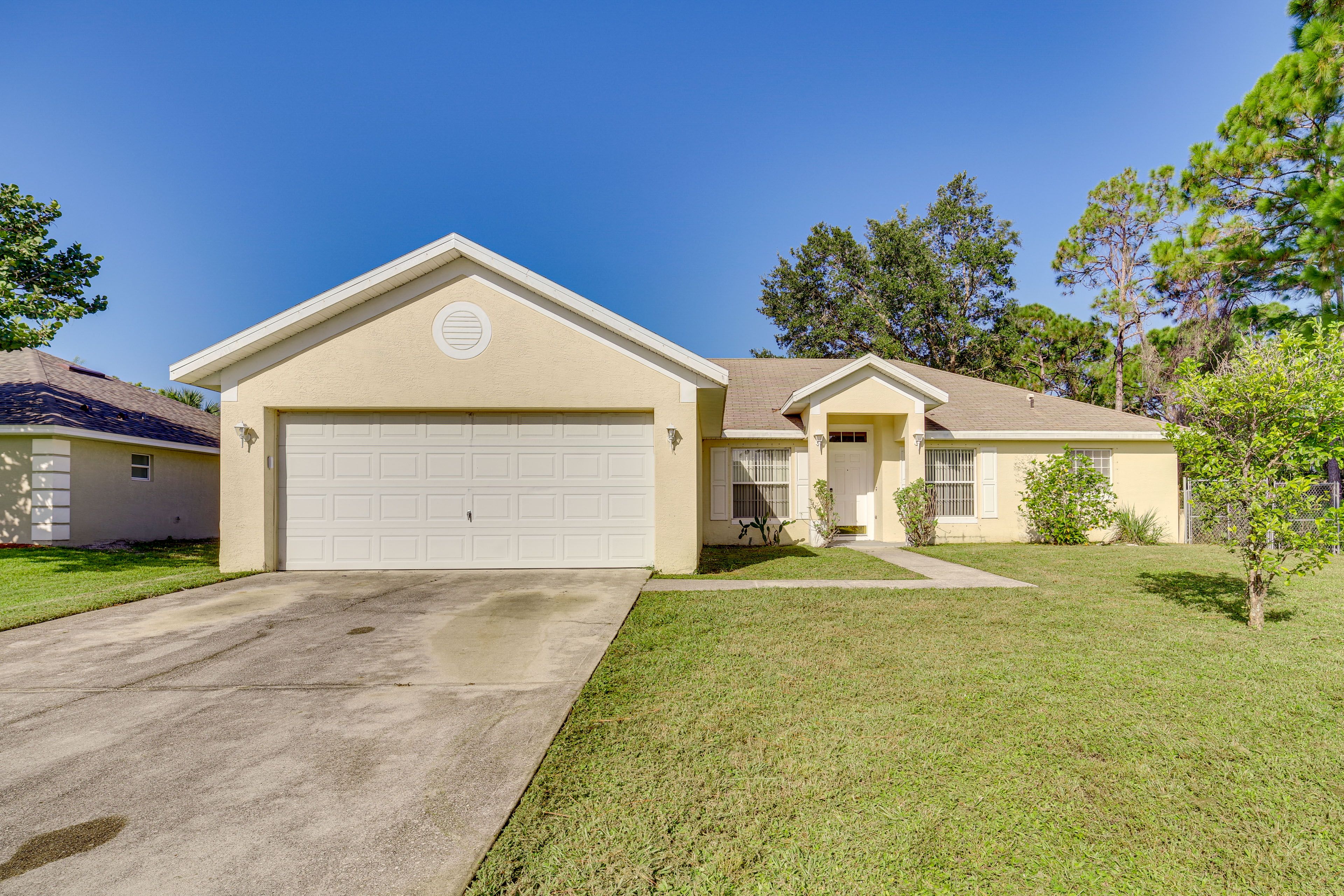 Exterior | Driveway (4 Vehicles)