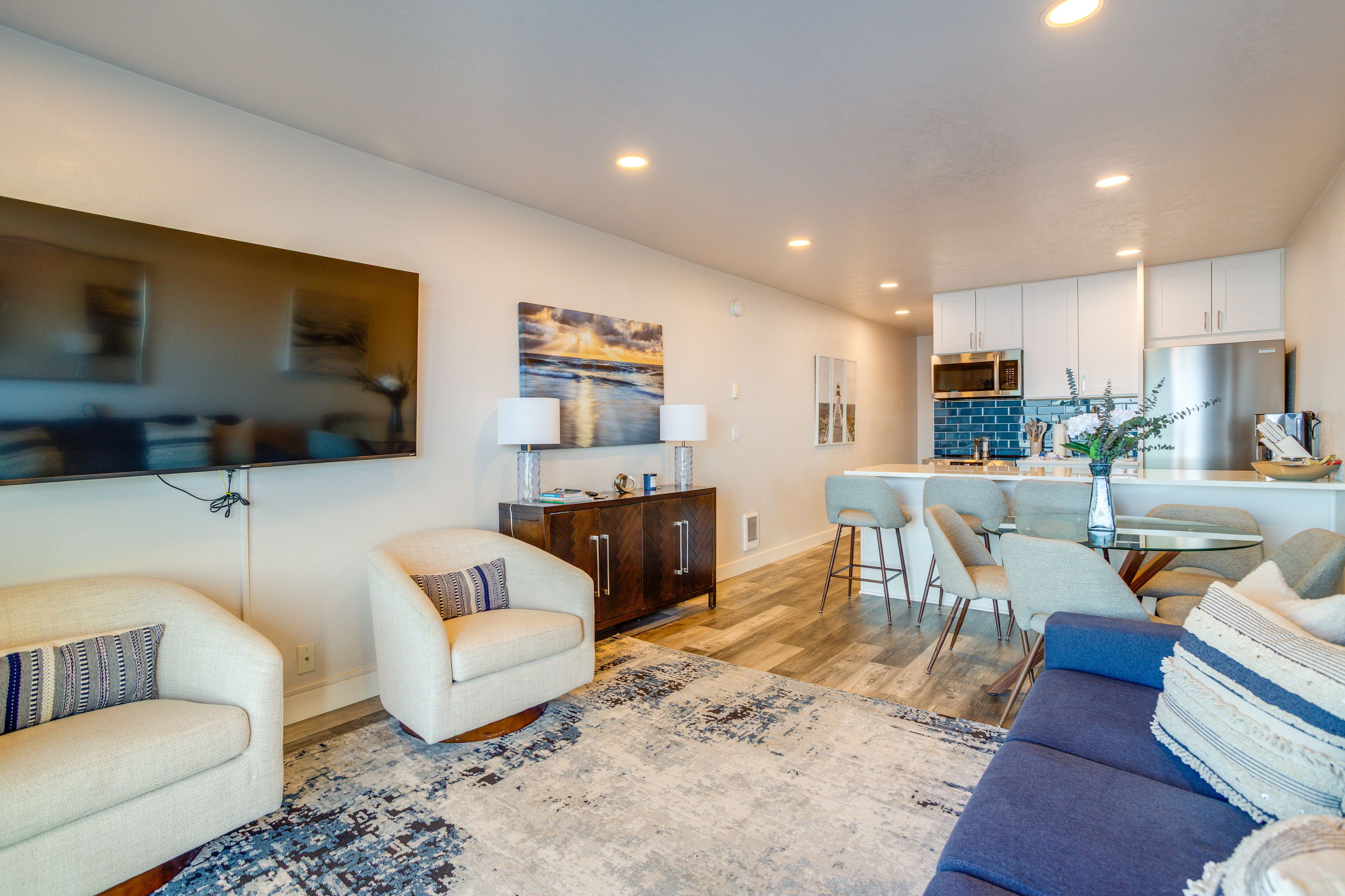 Living Room | Full Sleeper Sofa | Smart TV | Ocean Views