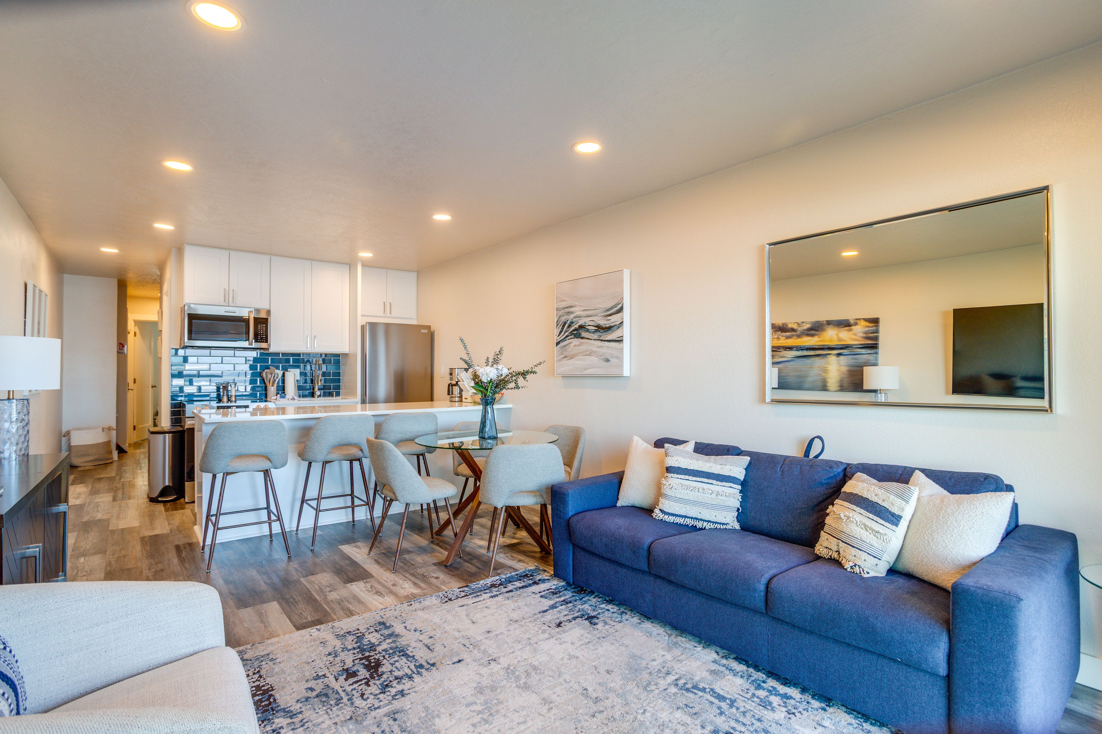 Dining Area | Dishes & Flatware Provided