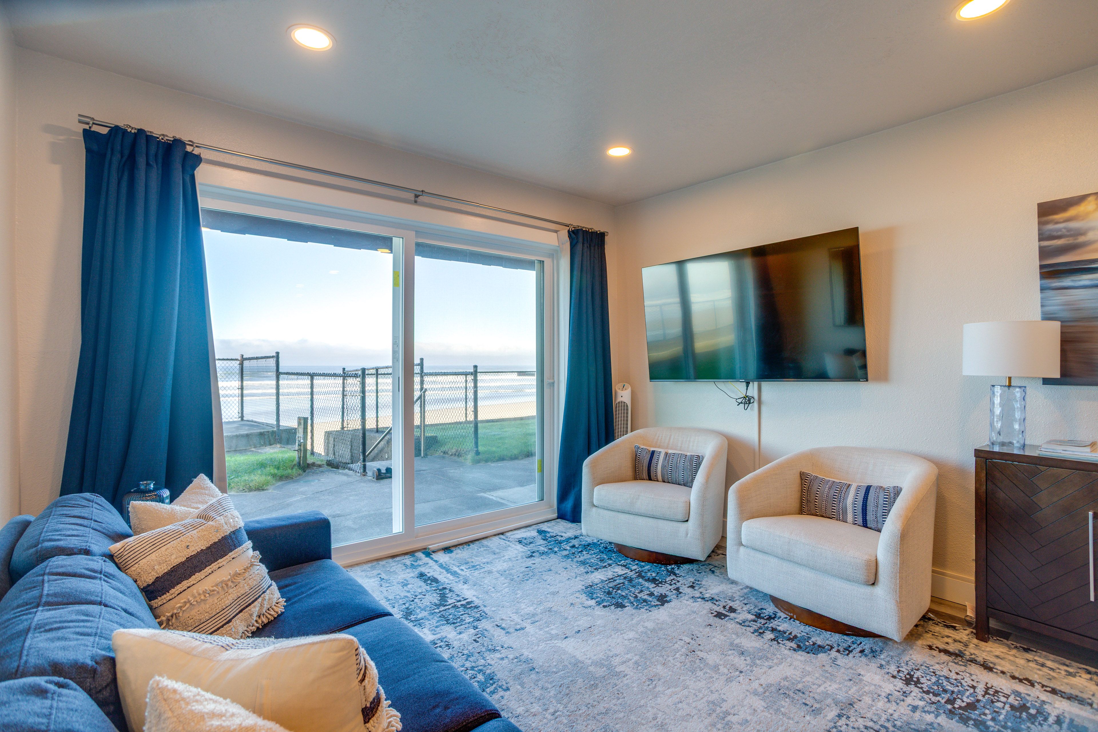 Lincoln City Vacation Rental | 1BR | 2BA | 600 Sq Ft