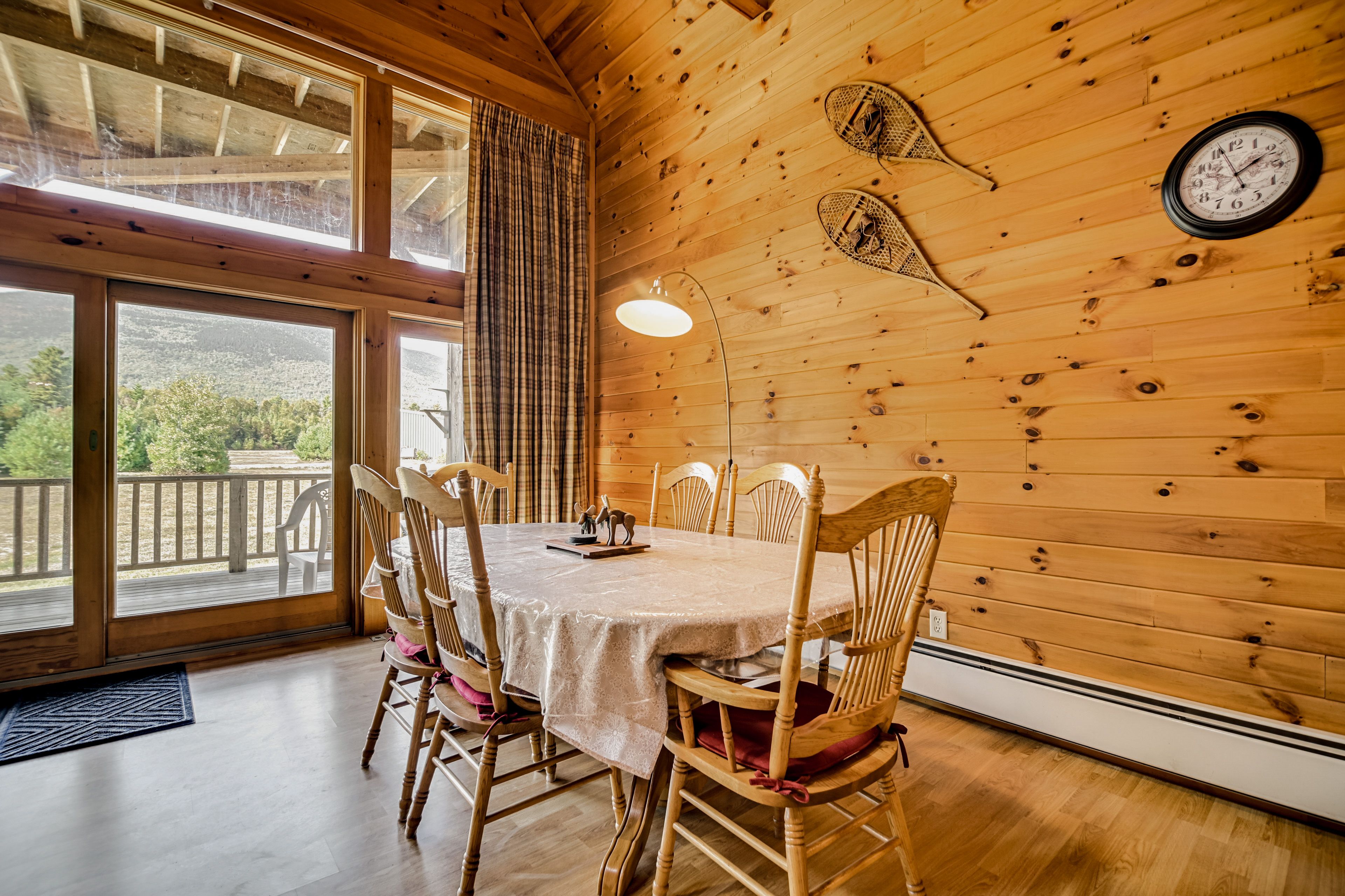 Dining Area | Dishware/Flatware Provided | 1st Floor