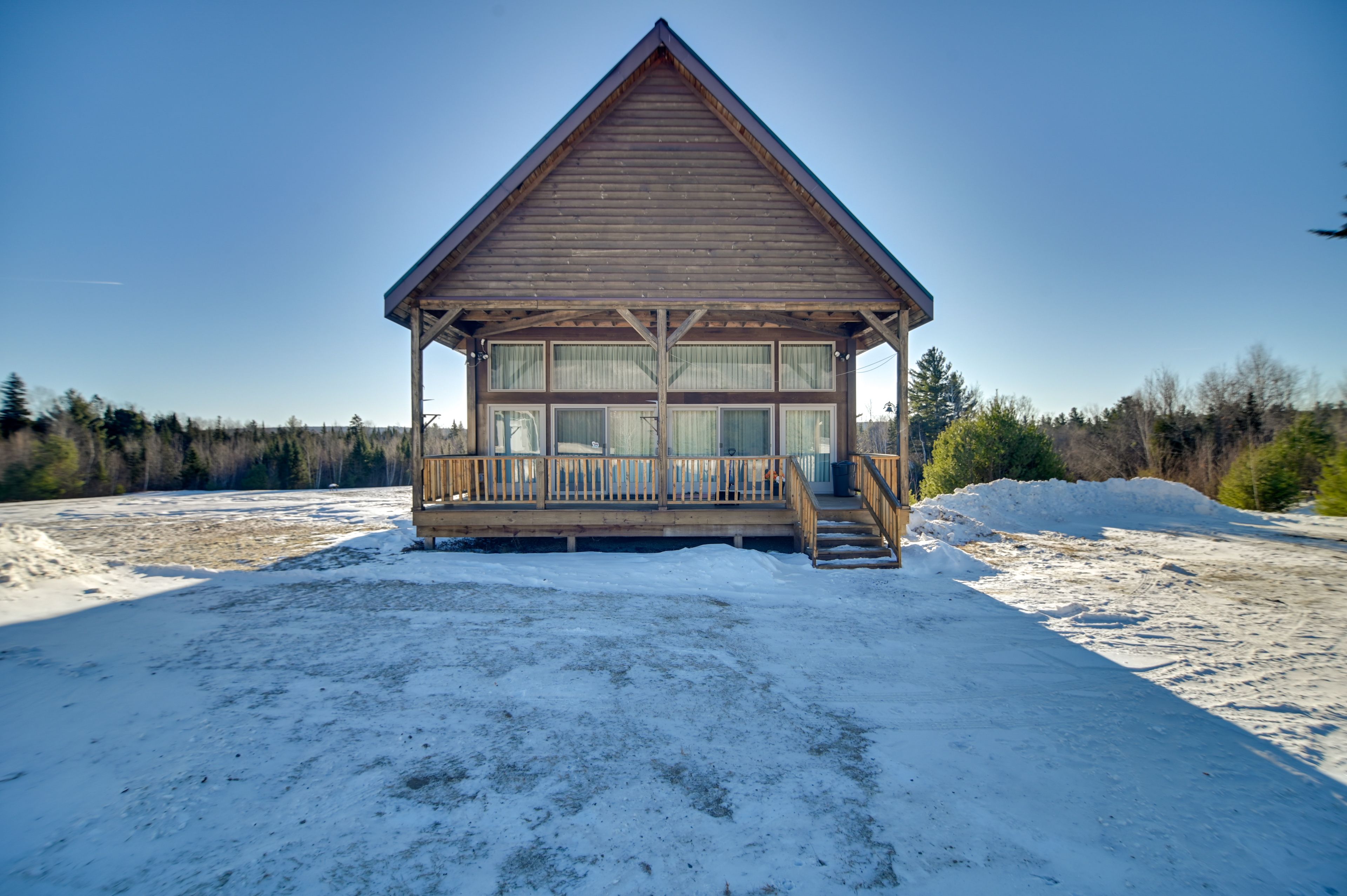 Exterior | Unpaved Driveway (Ample Parking) | Trailer Parking Allowed