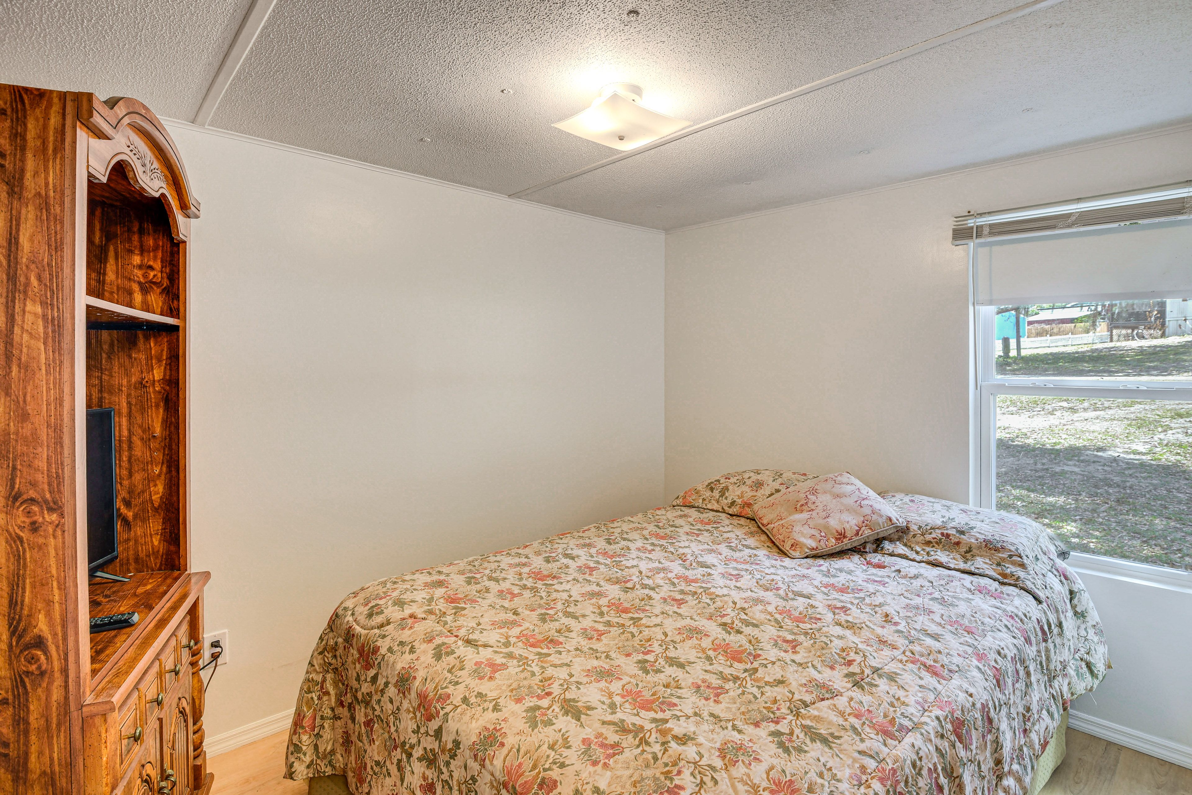 Bedroom 2 | Queen Bed