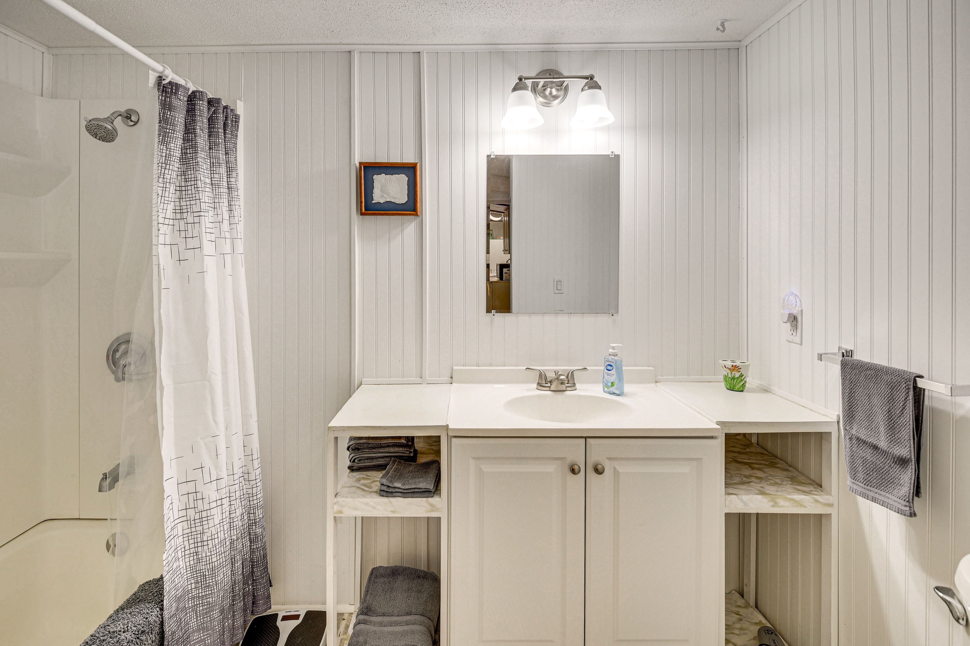 Full Bathroom