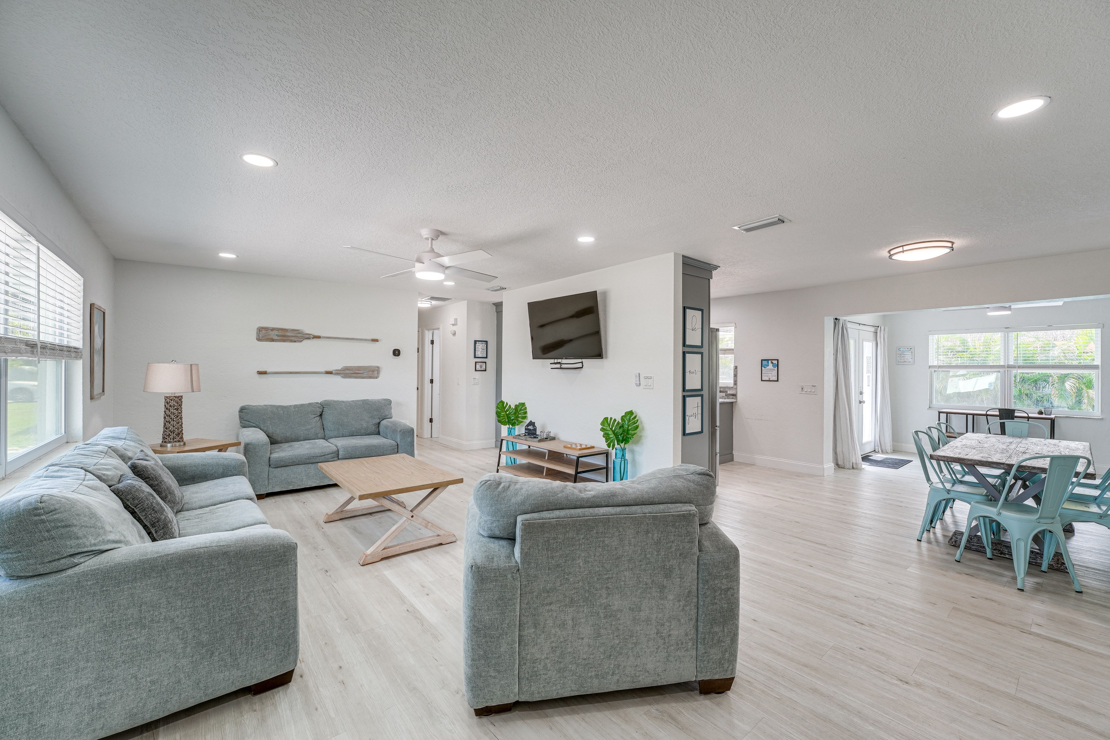 Living Room | Smart TV | Free WiFi