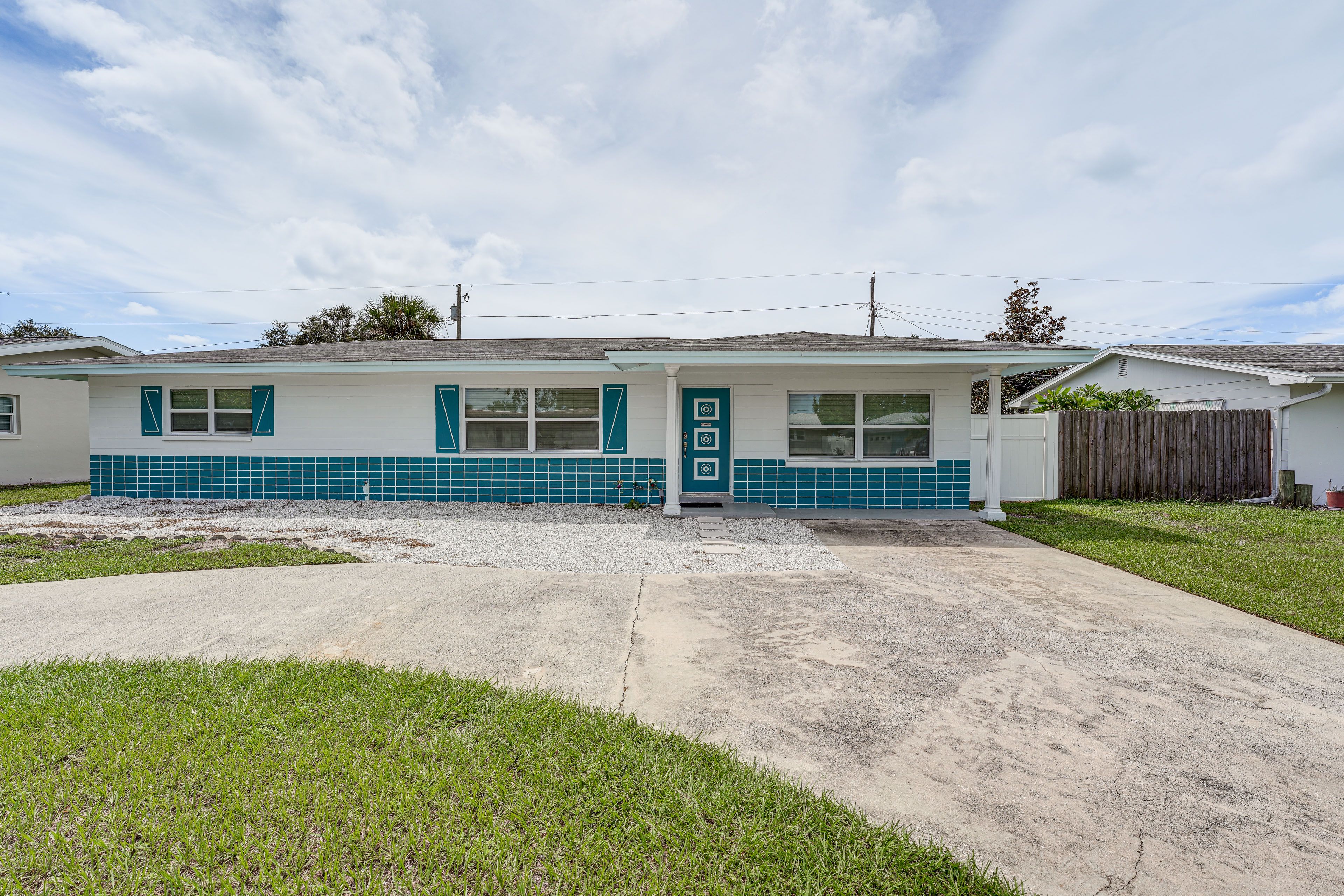 Exterior | Parking | Driveway (3 Vehicles)