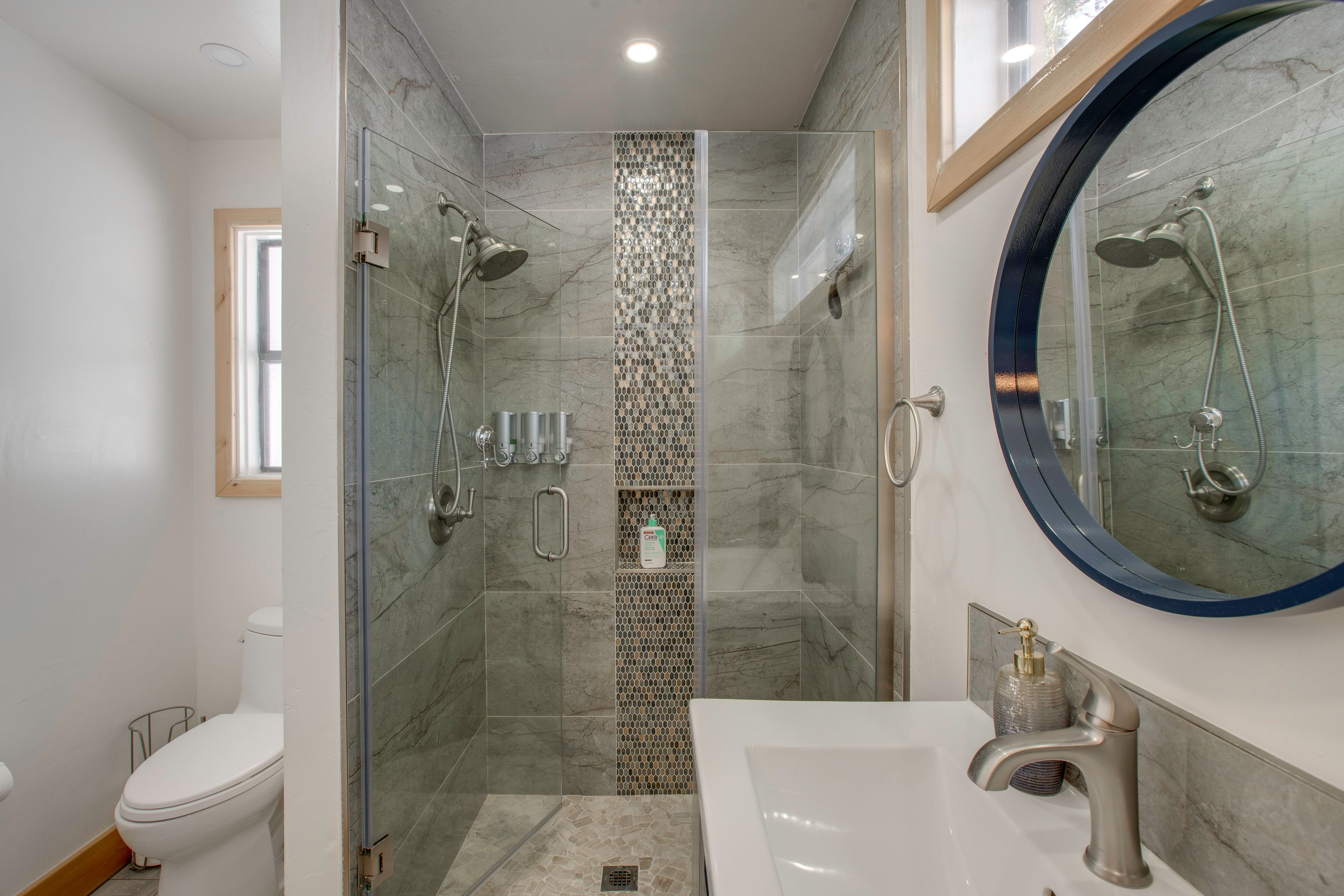 Full Bathroom | 1st Floor