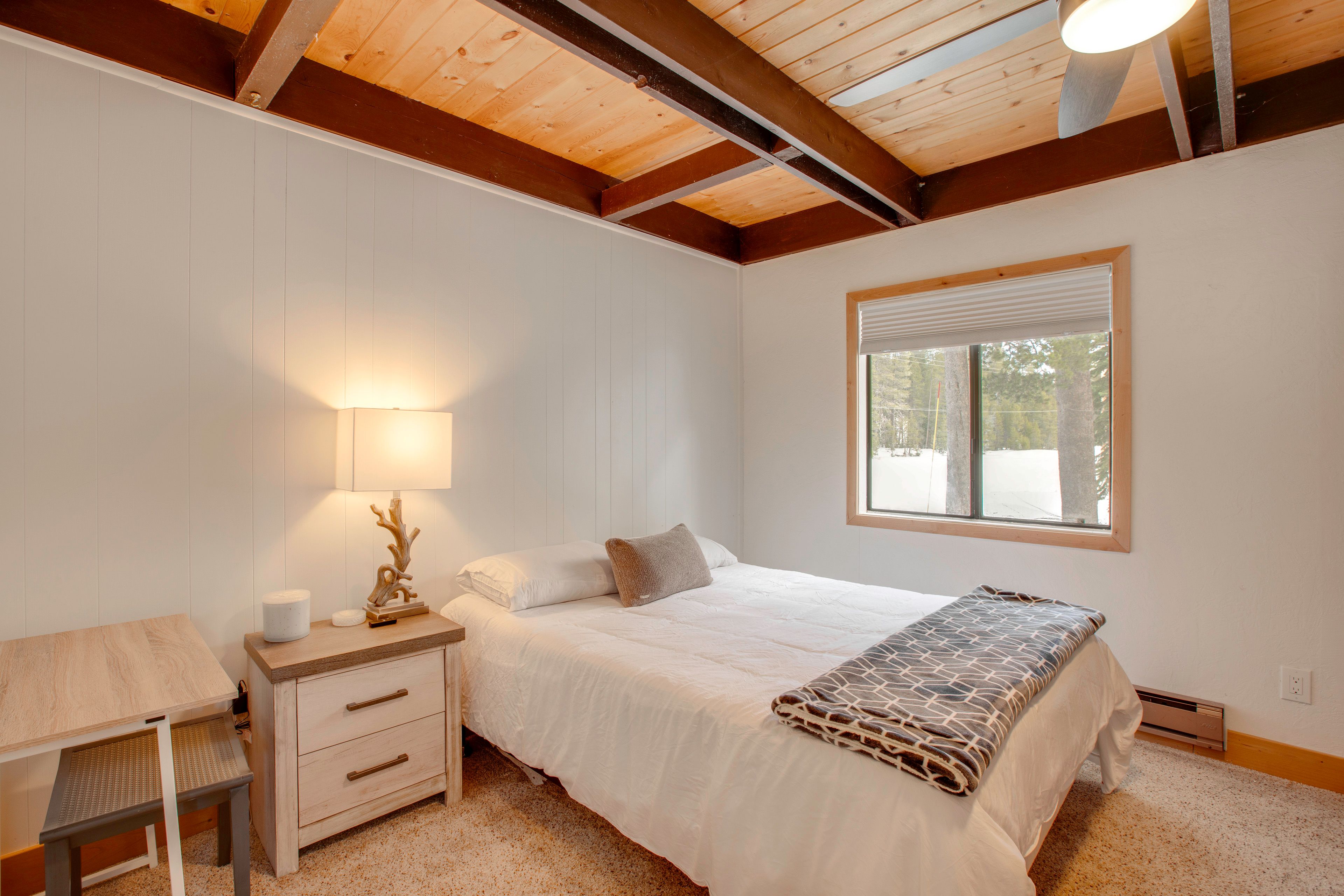 Bedroom 1 | Queen Bed | 1st Floor