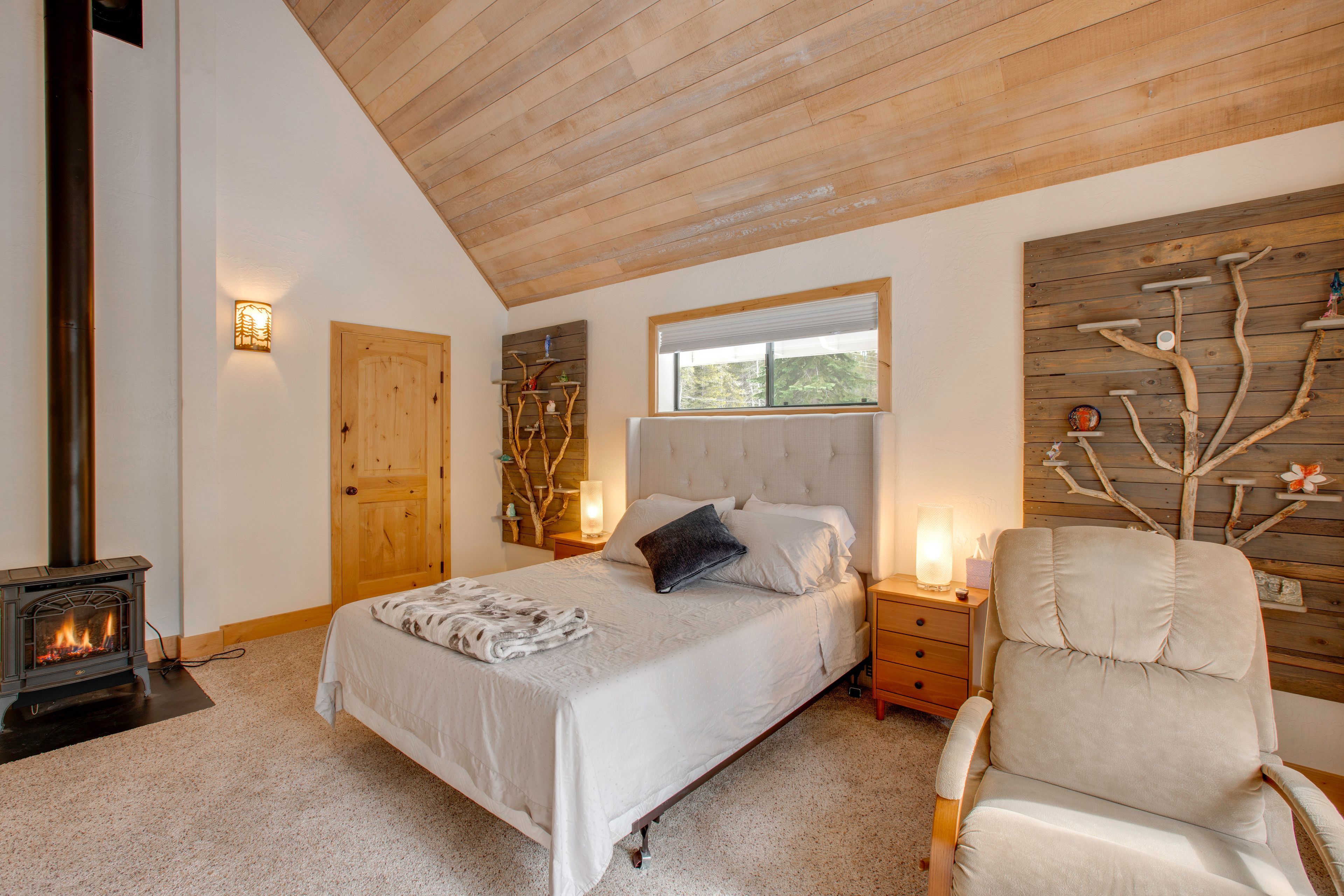 Bedroom 3 | Queen Bed | 1st Floor