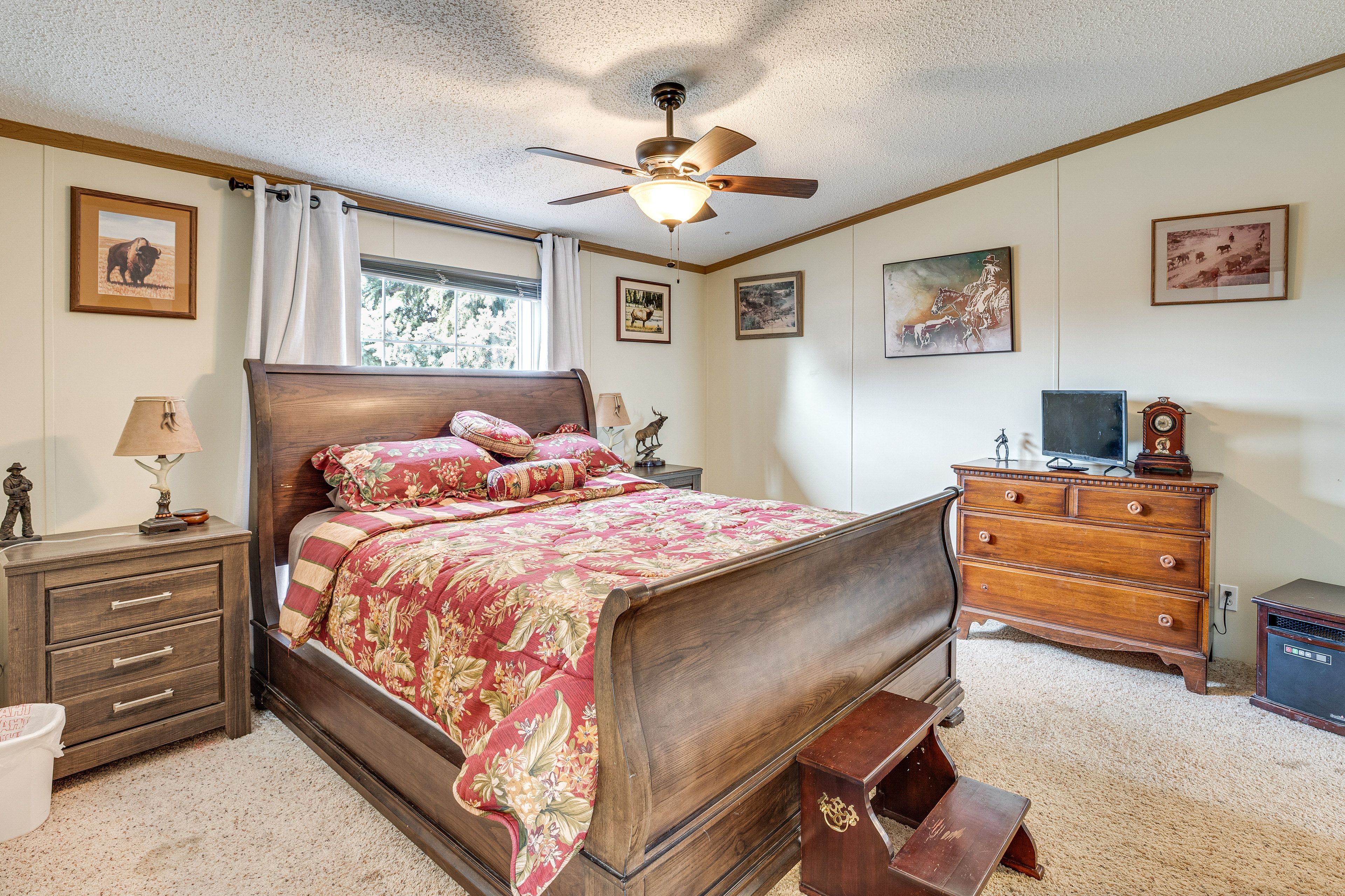 Bedroom 1 | Queen Bed