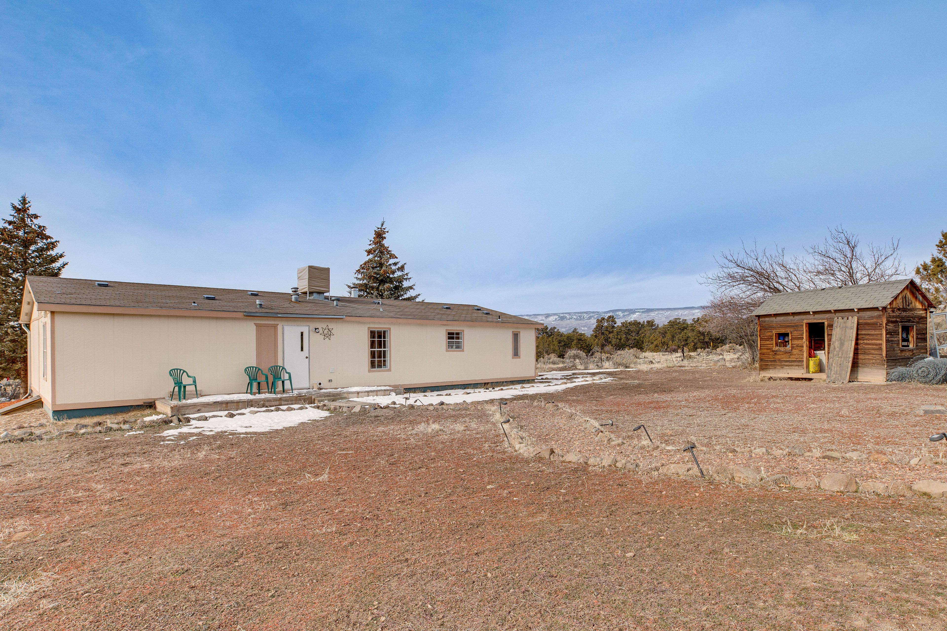 Parking | Driveway (4 Vehicles) | Addt'l Parking Available Upon Request