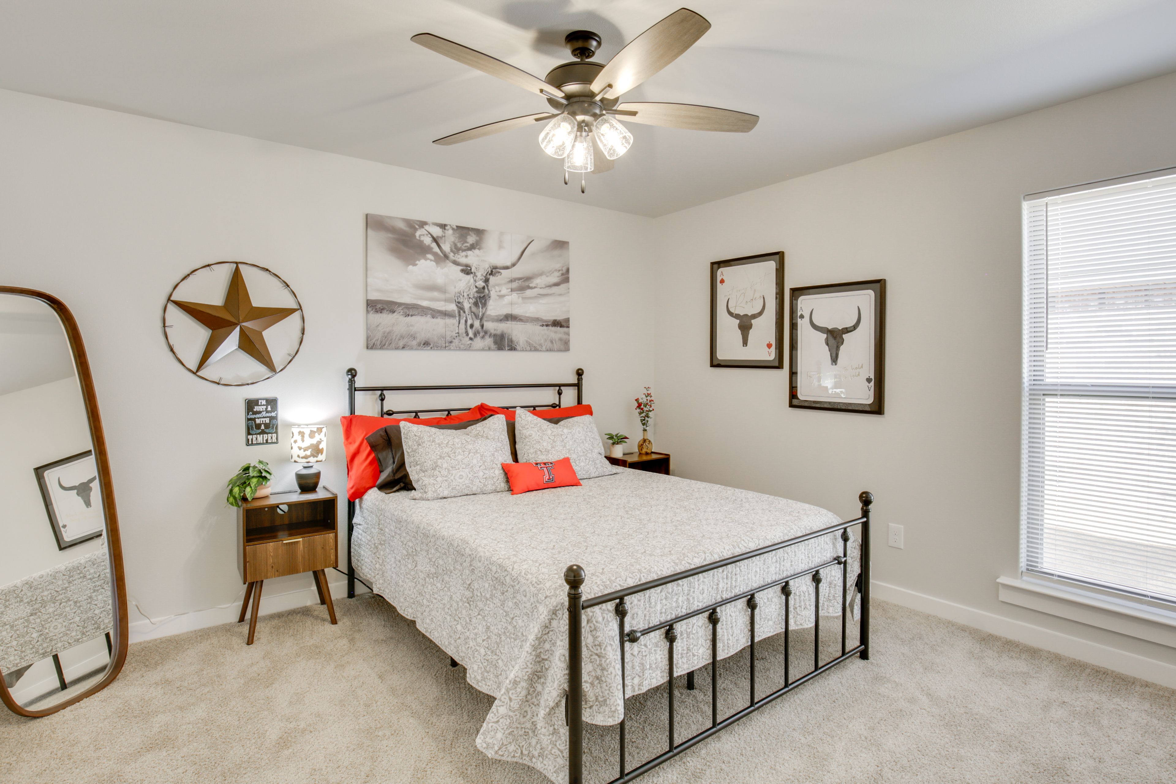 Bedroom 3 | Queen Bed