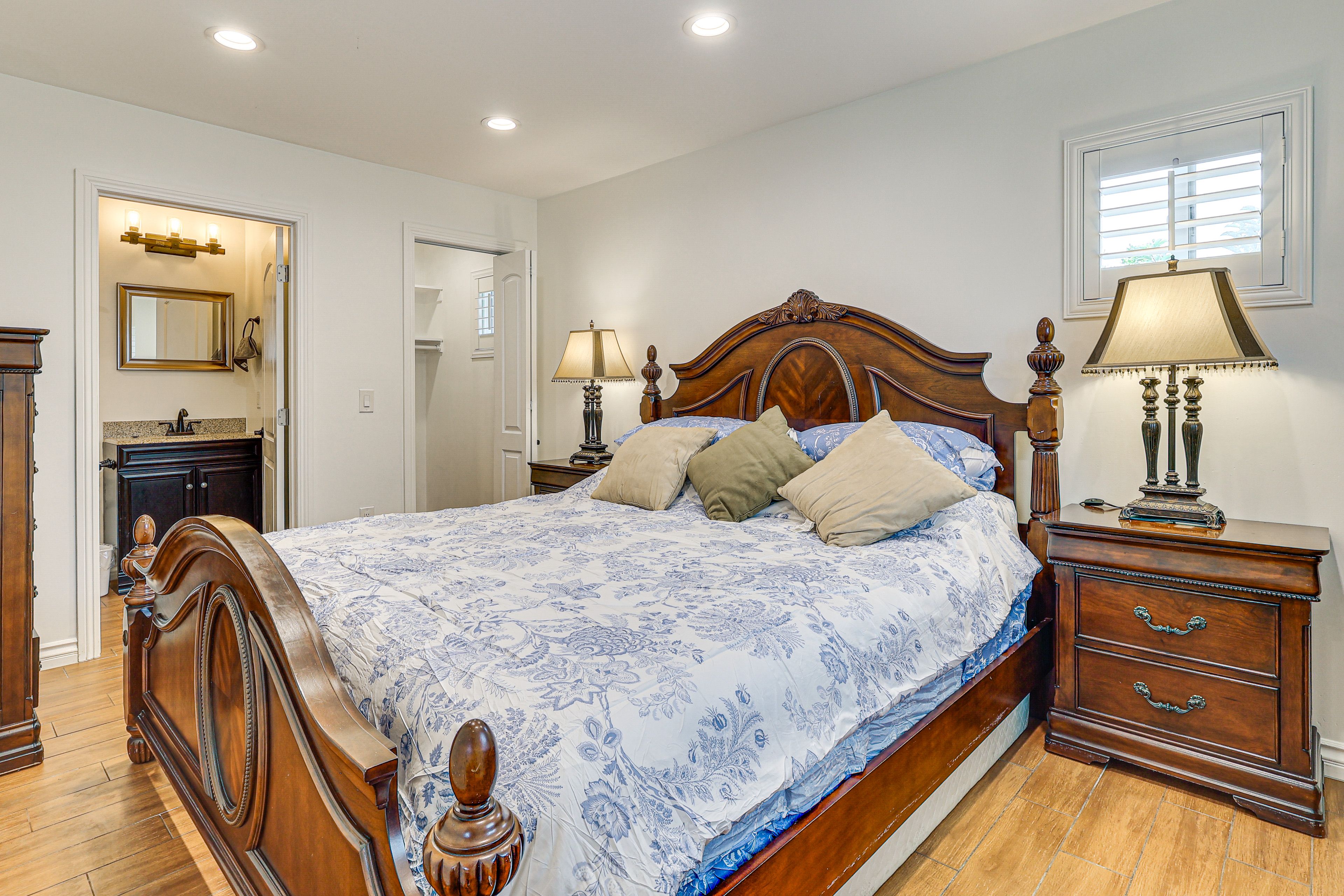 Bedroom 1 | King Bed | Linens Provided