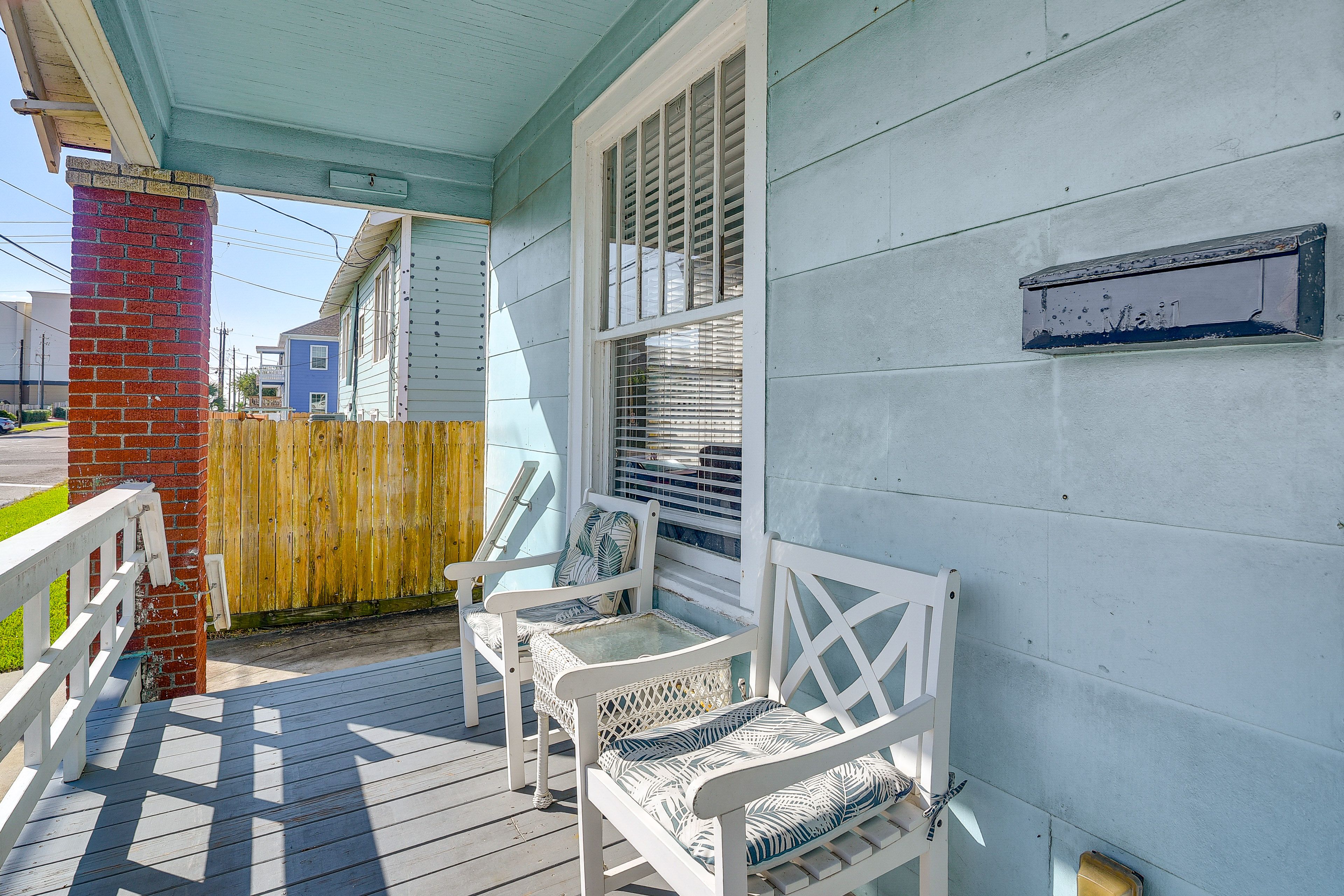 Front Porch | Private Entrance