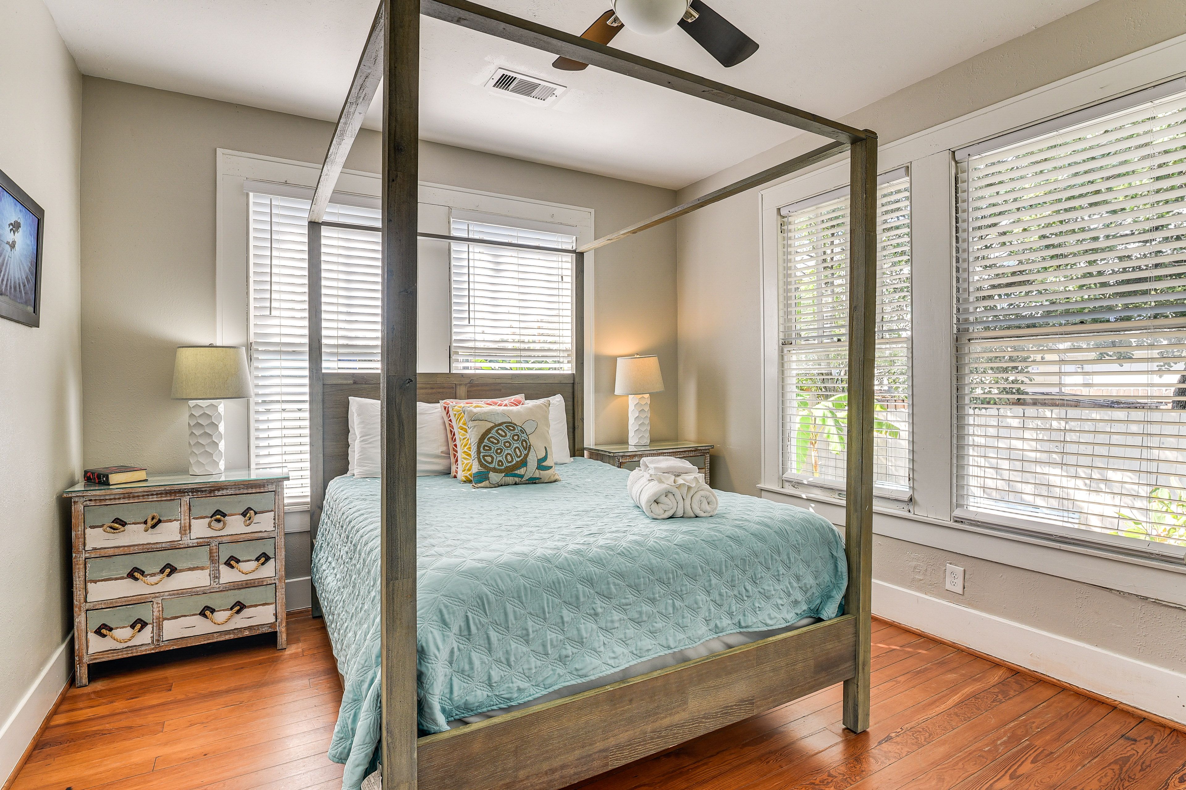 Bedroom 1 | Queen Bed | Linens Provided