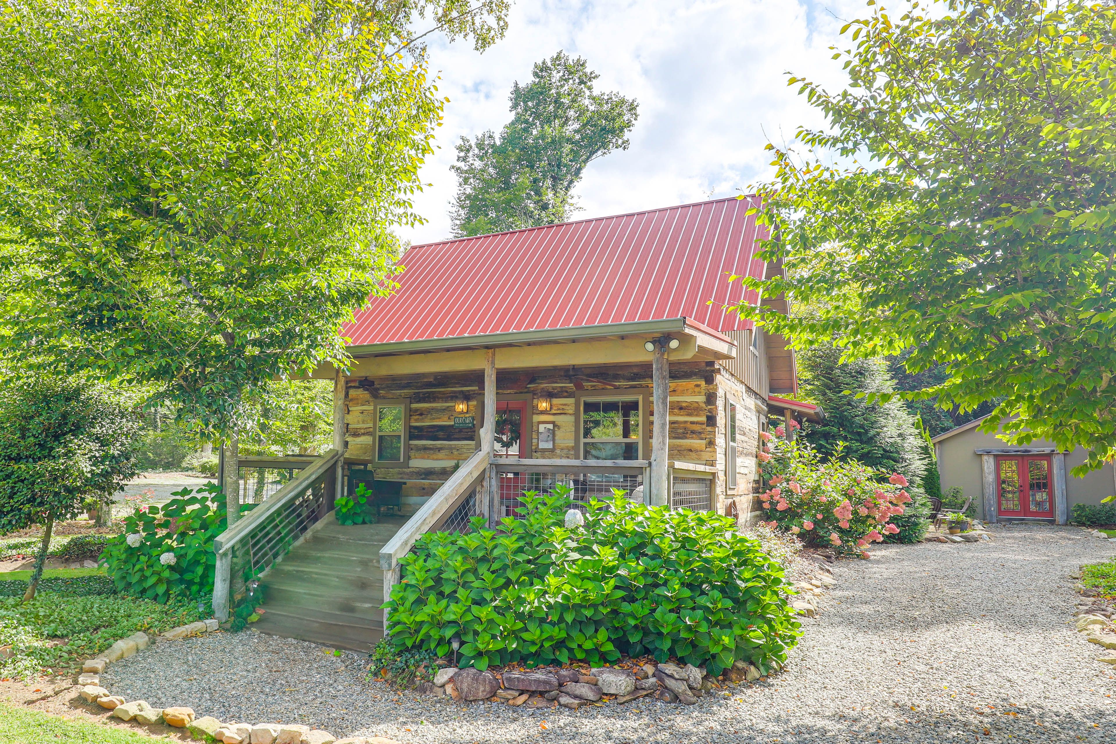 Weaverville Vacation Rental | 2BR | 2BA | Steps to Enter | 1,100 Sq Ft