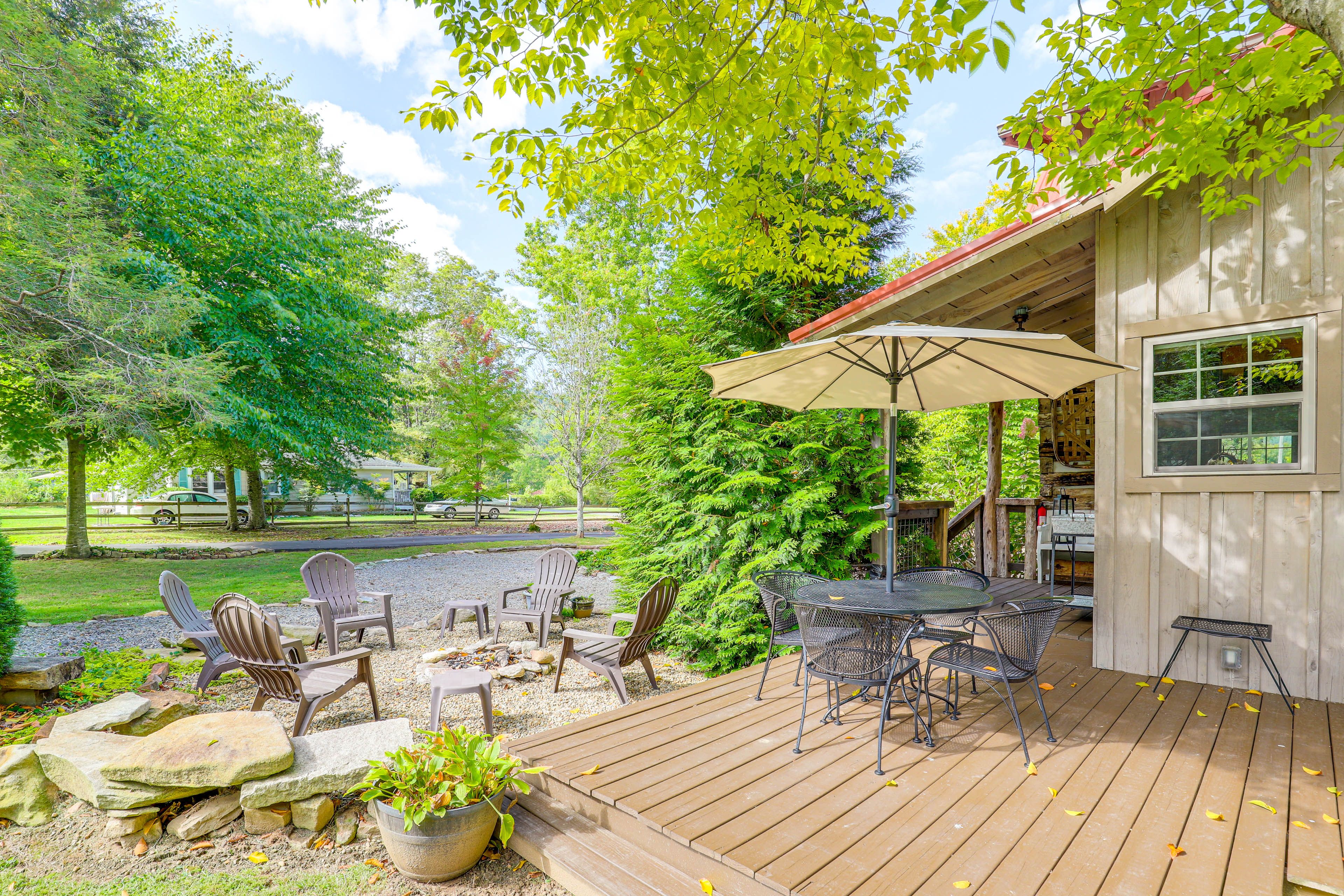 Cabin Exterior | Fire Pit