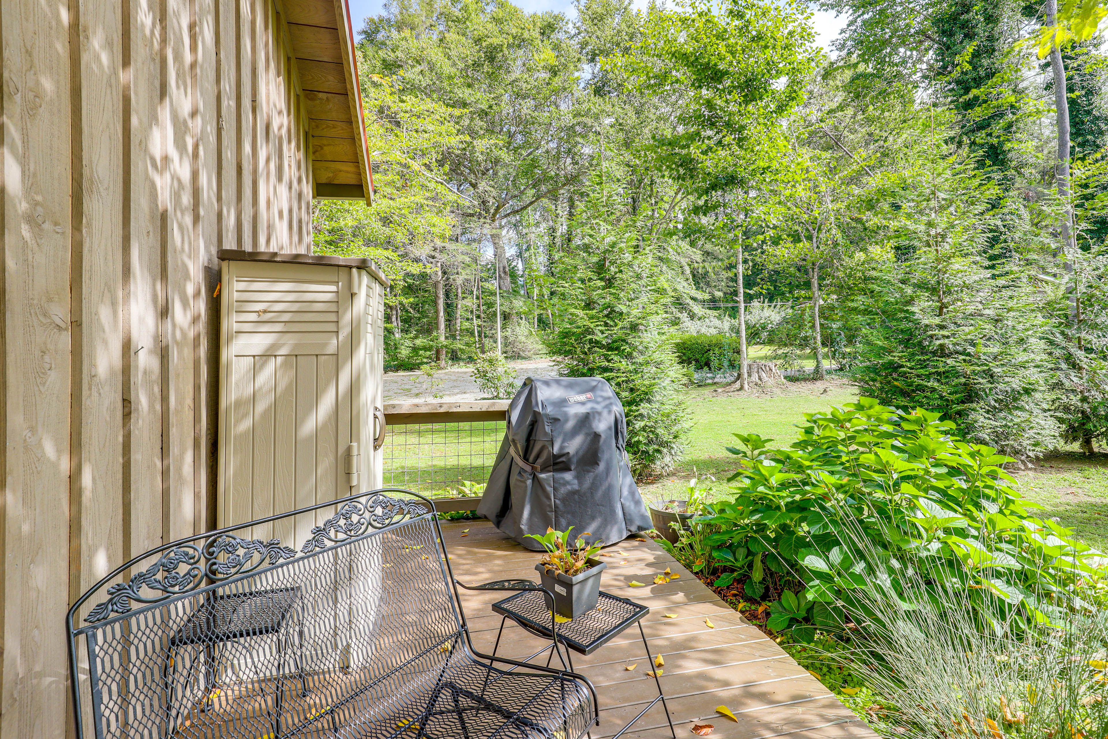 Cabin Exterior | Deck | Gas Grill | Dining Area