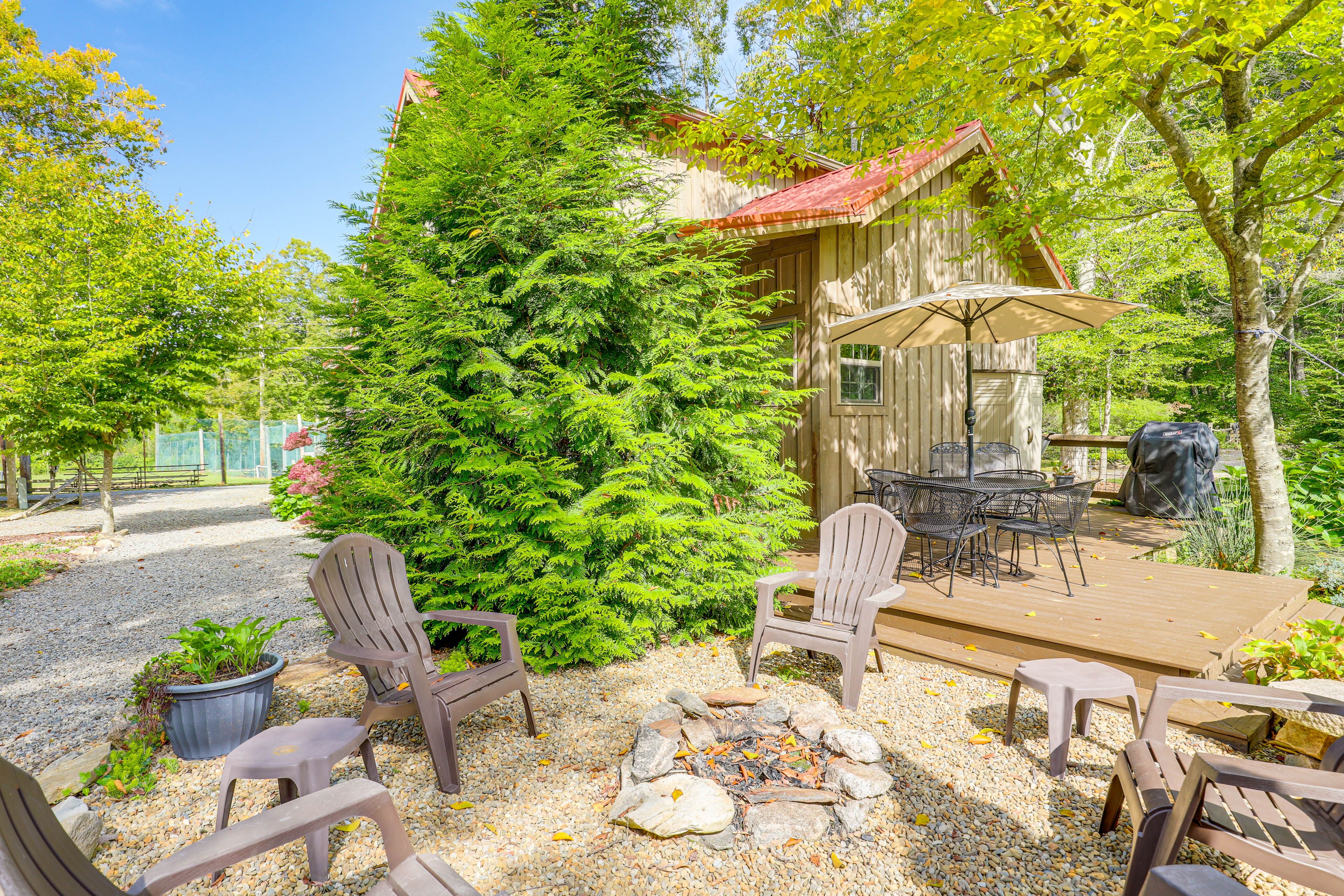 Fire Pit & Deck