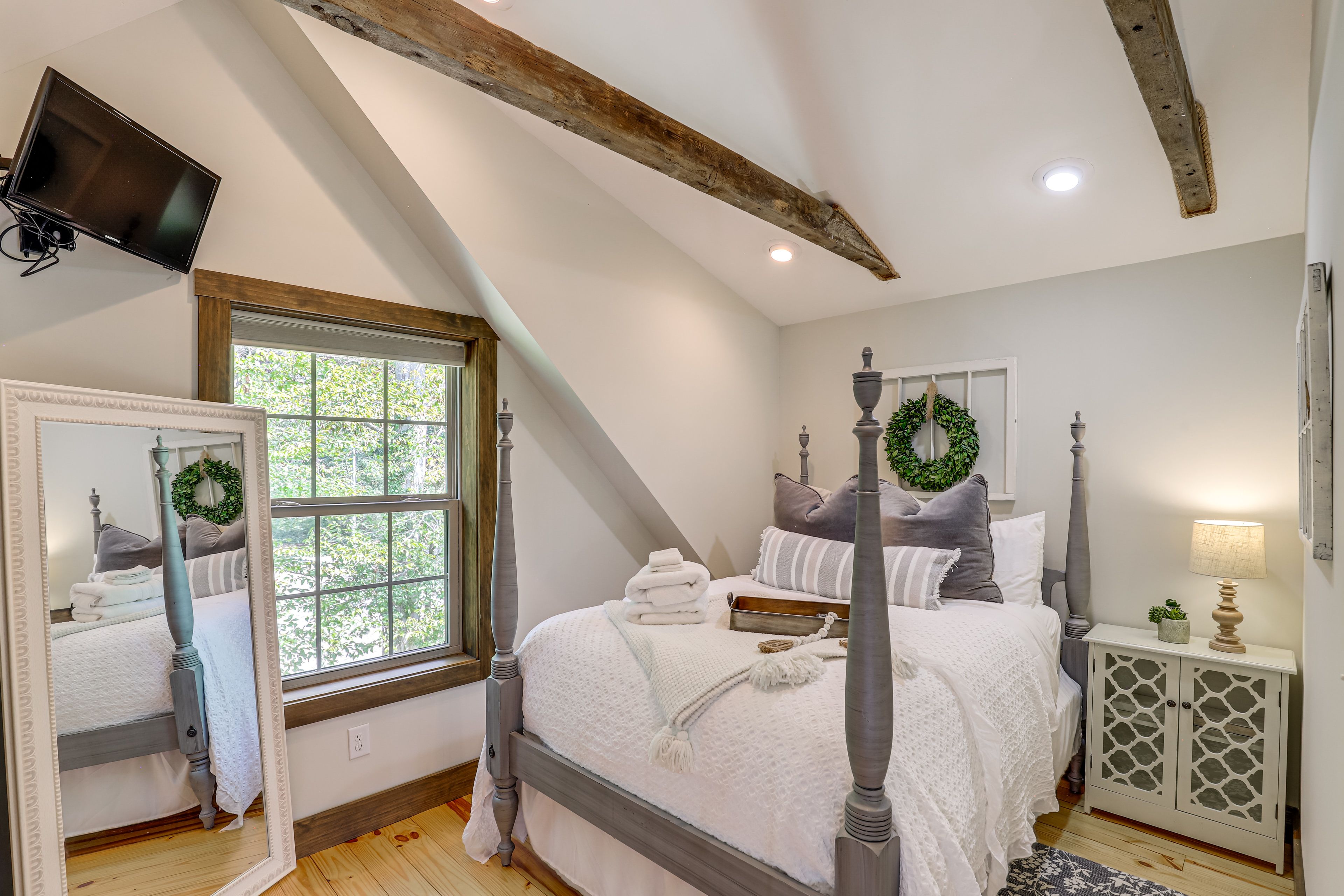 Bedroom 2 | Full Bed | 2 Twin Beds | TV | 2nd Floor