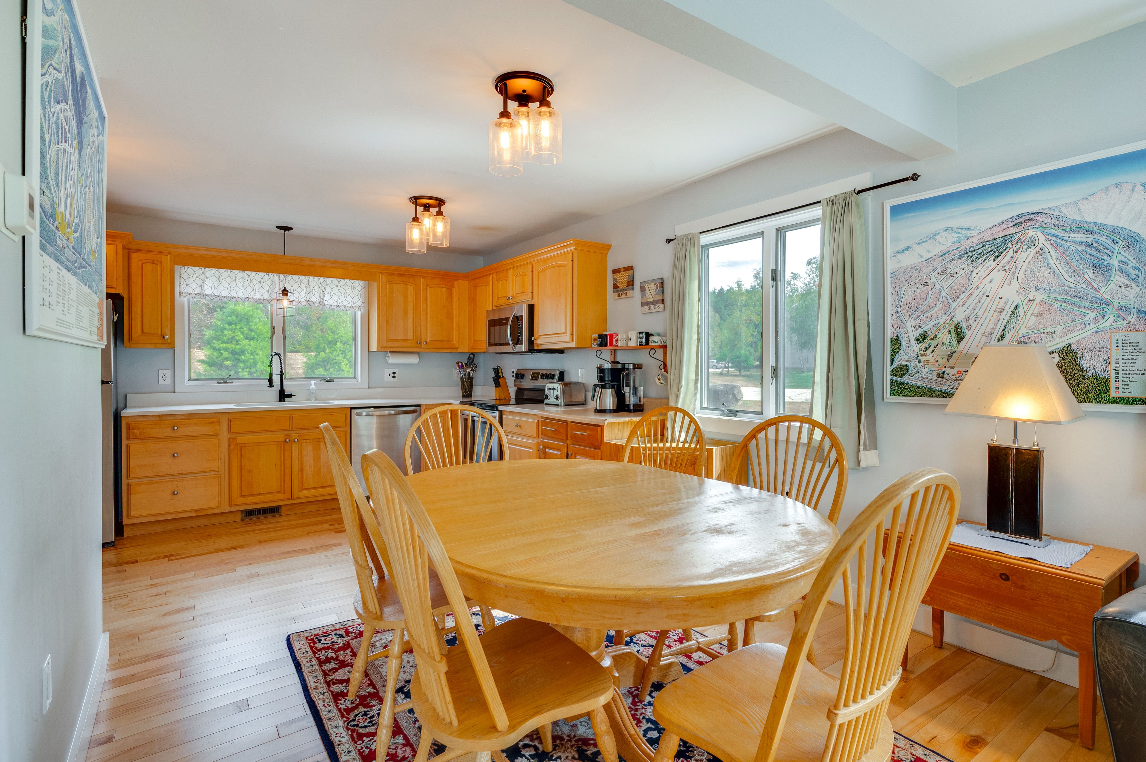 Dining Area | Dishware/Flatware Provided | Main Floor