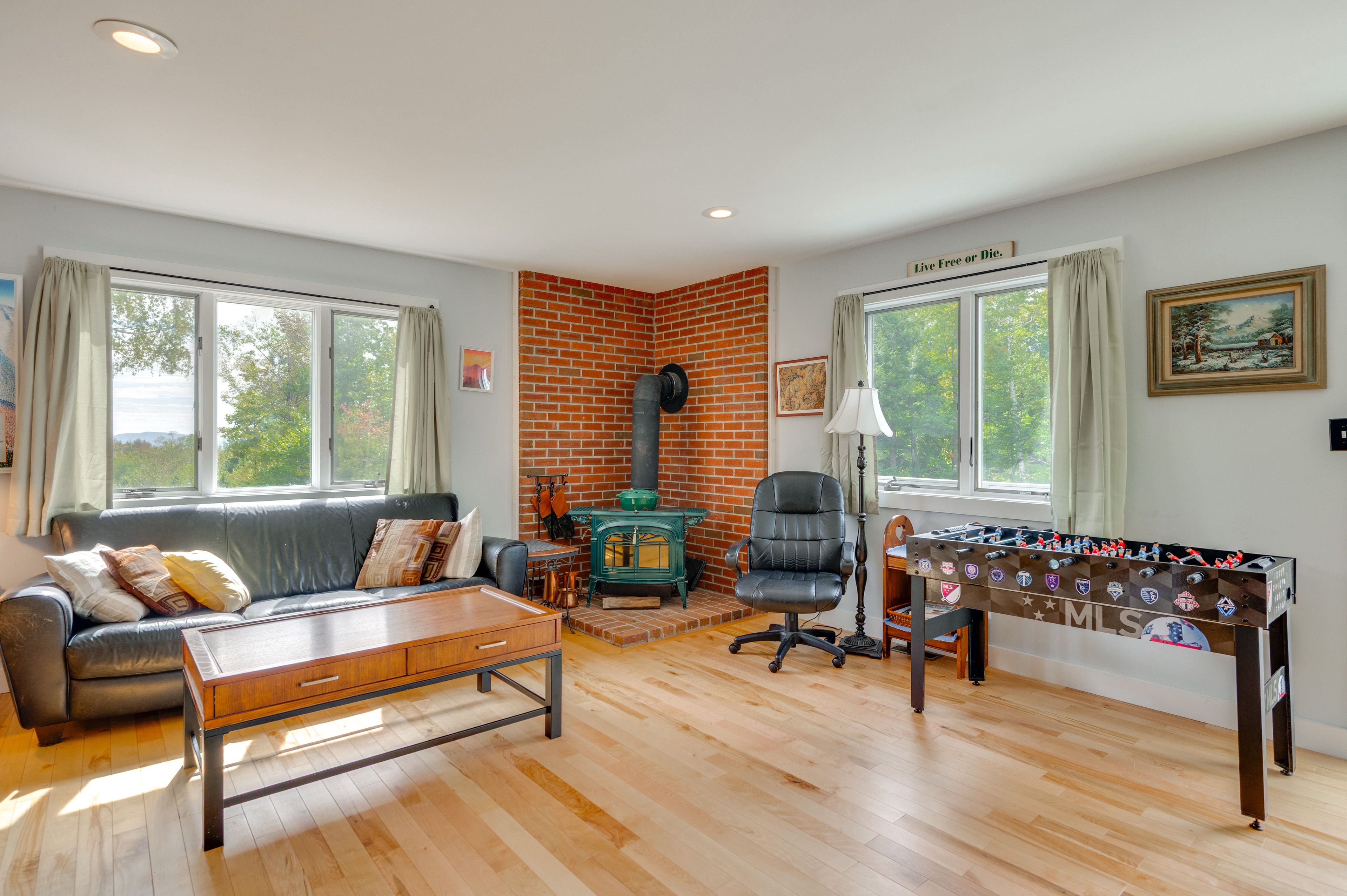 Living Room | Free WiFi | Smart TV | Main Floor