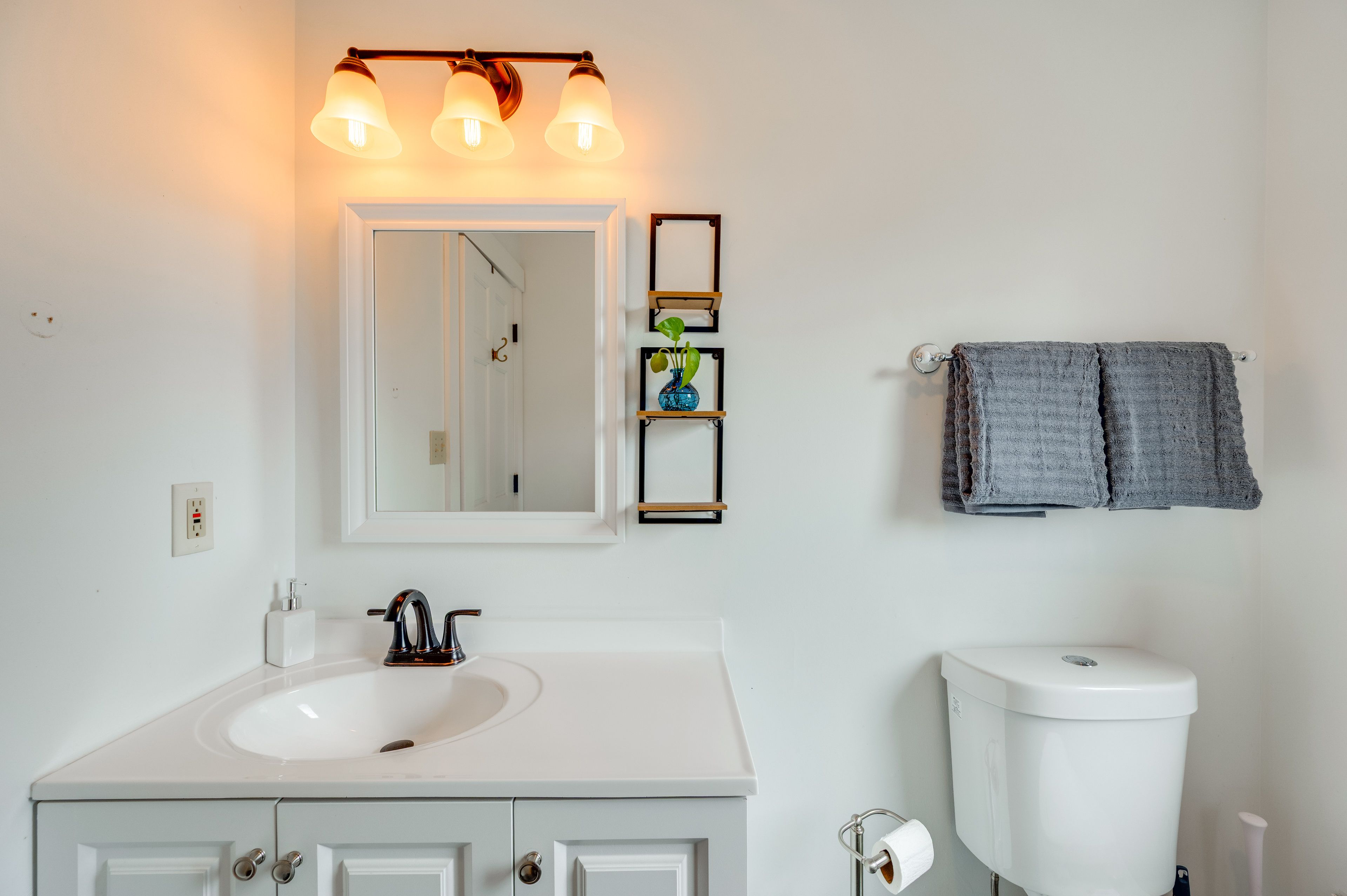 Bathroom | Towels Provided | Upper Floor
