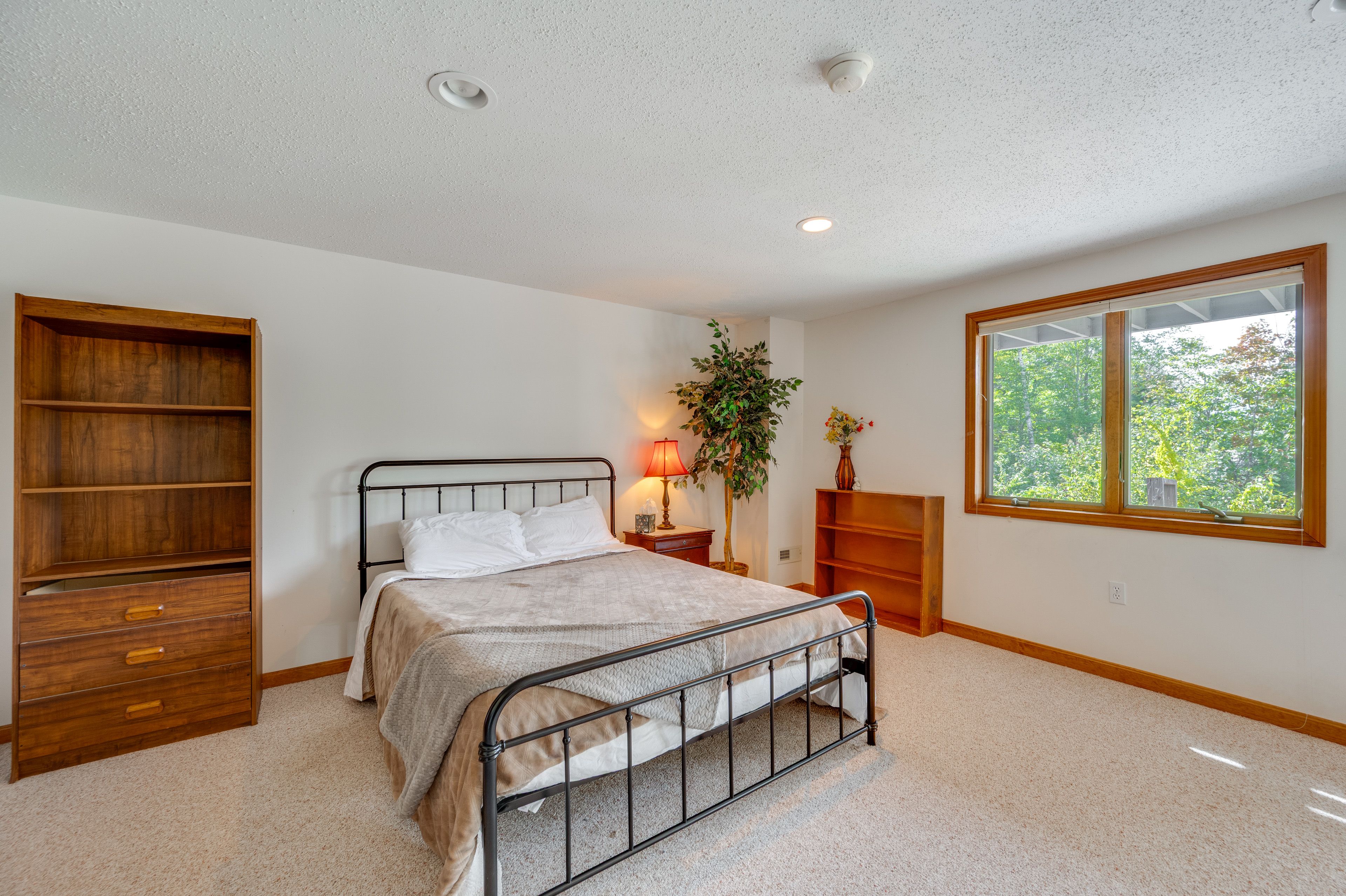 Bedroom 3 | Queen Bed | 2 Full Futons | Lower Floor