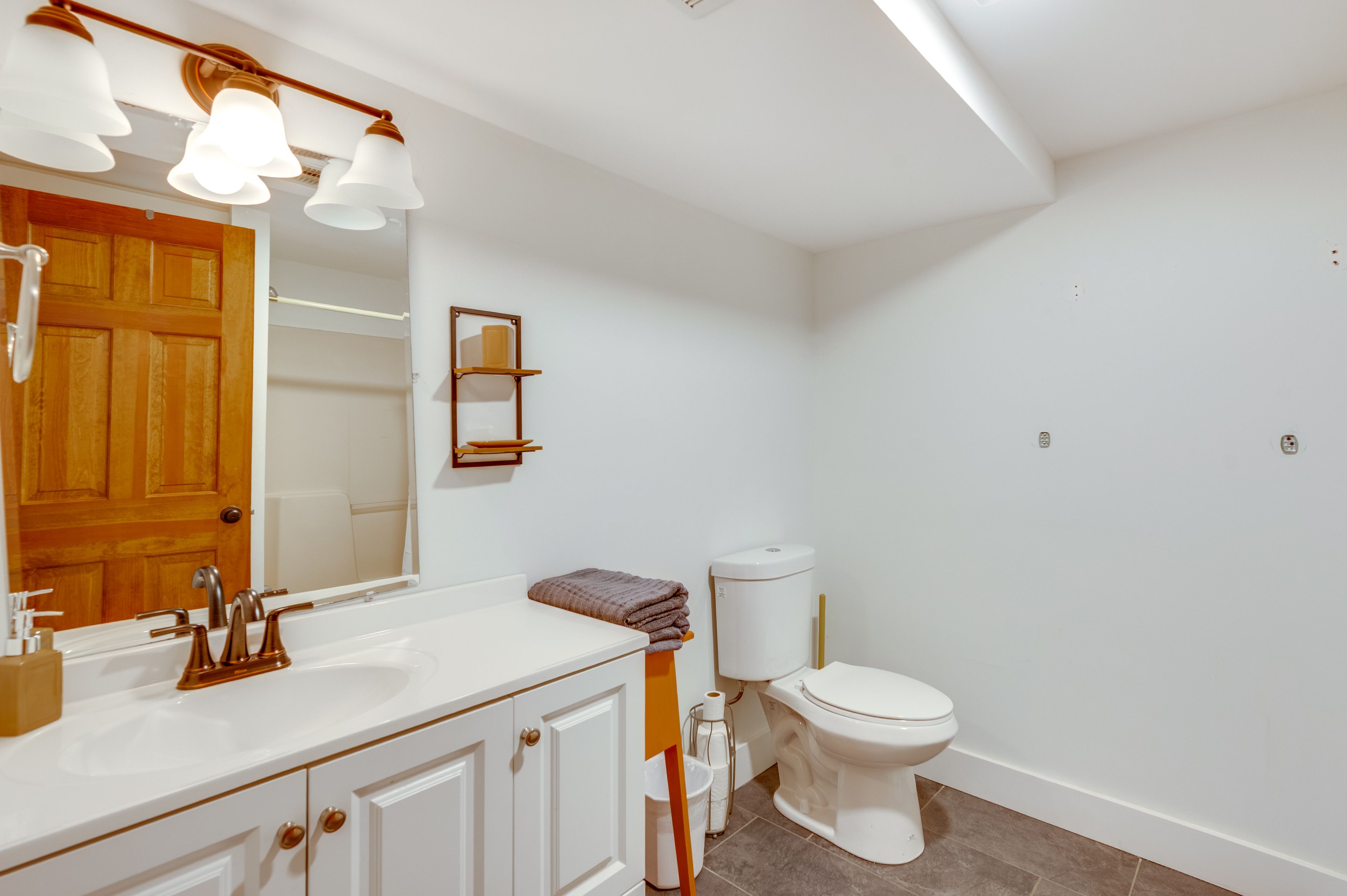 Bathroom | Lower Floor