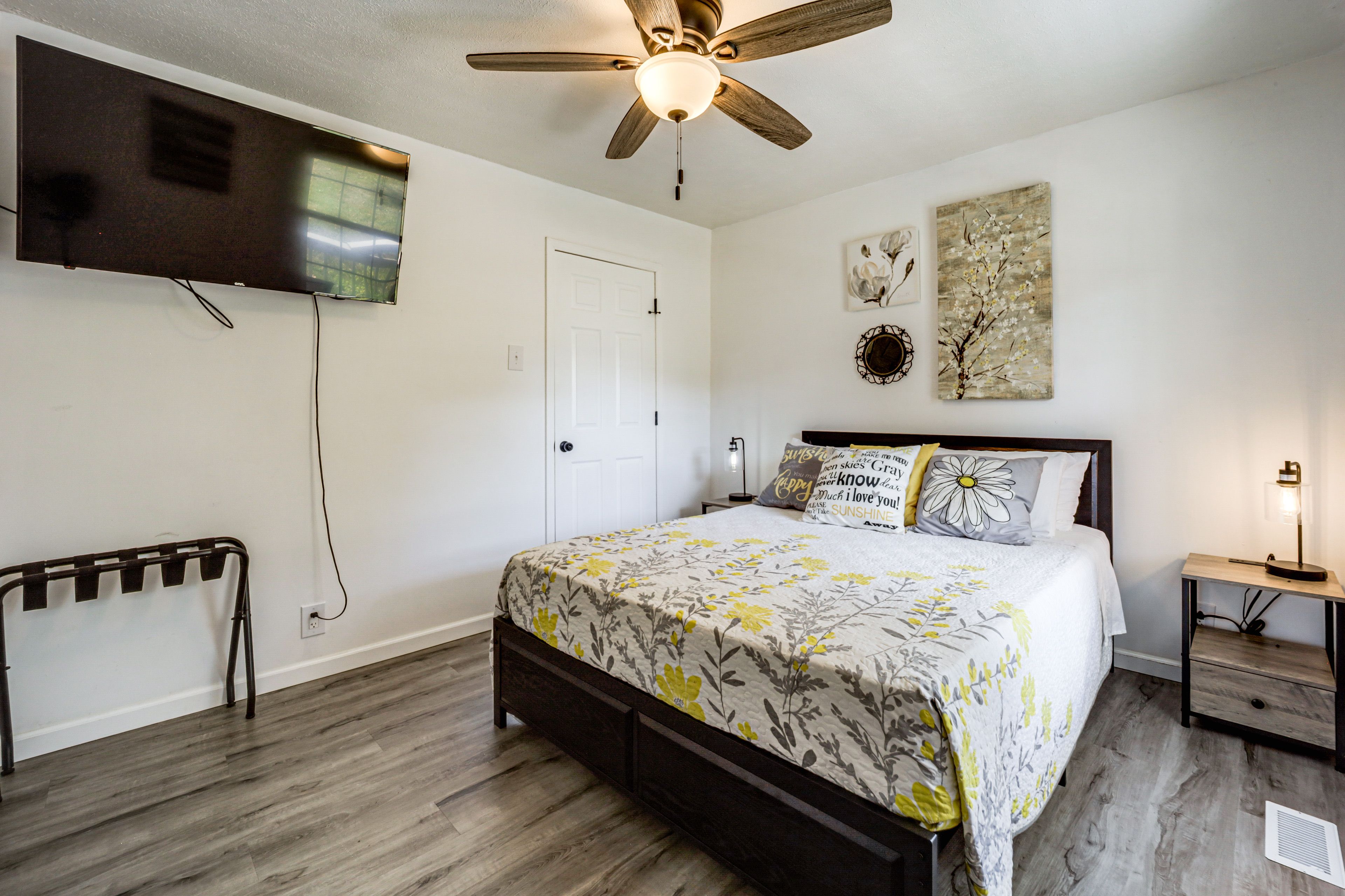Bedroom 1 | Queen Bed | Linens