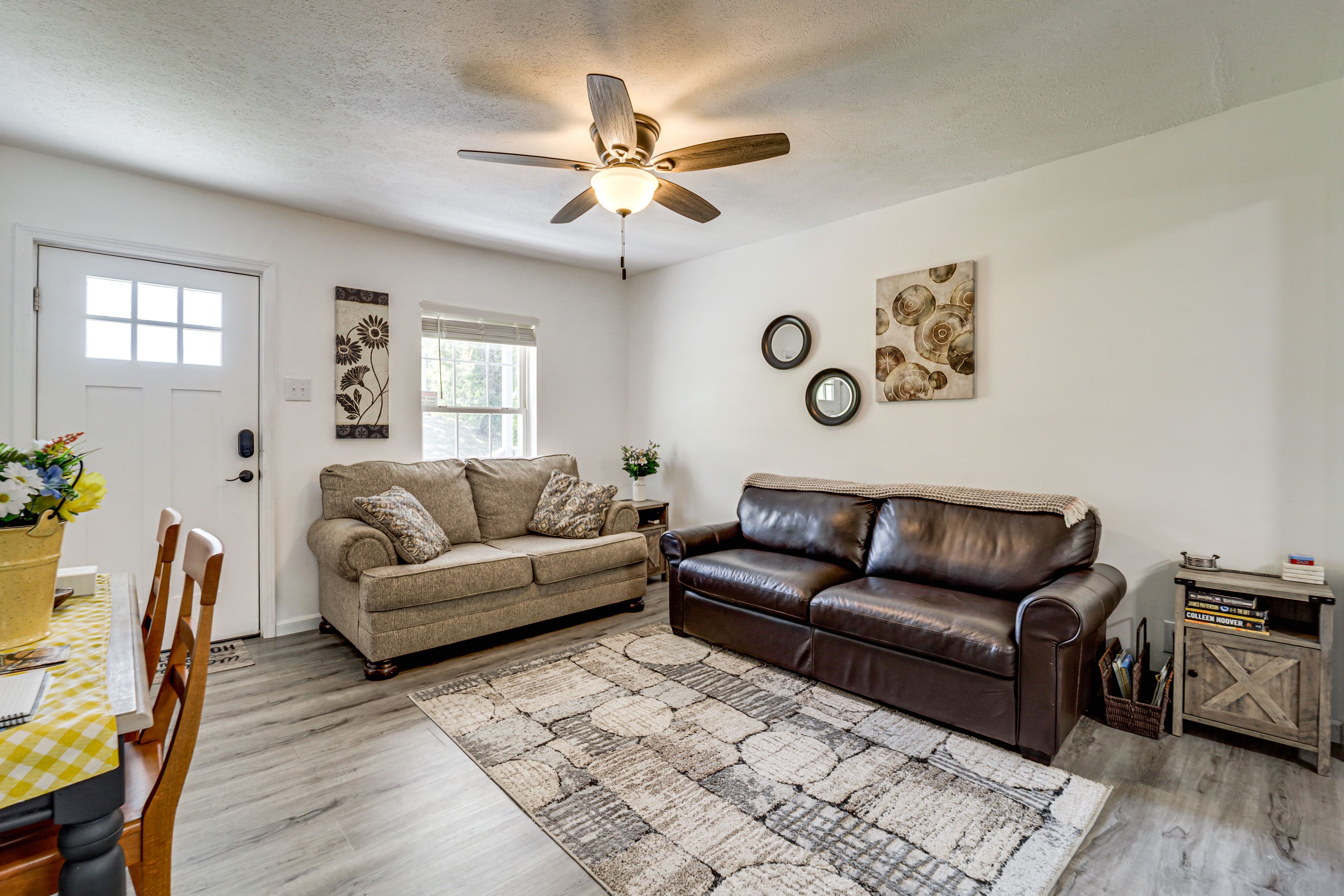 Living Room | Smart TV | Free WiFi | Sleeper Sofa