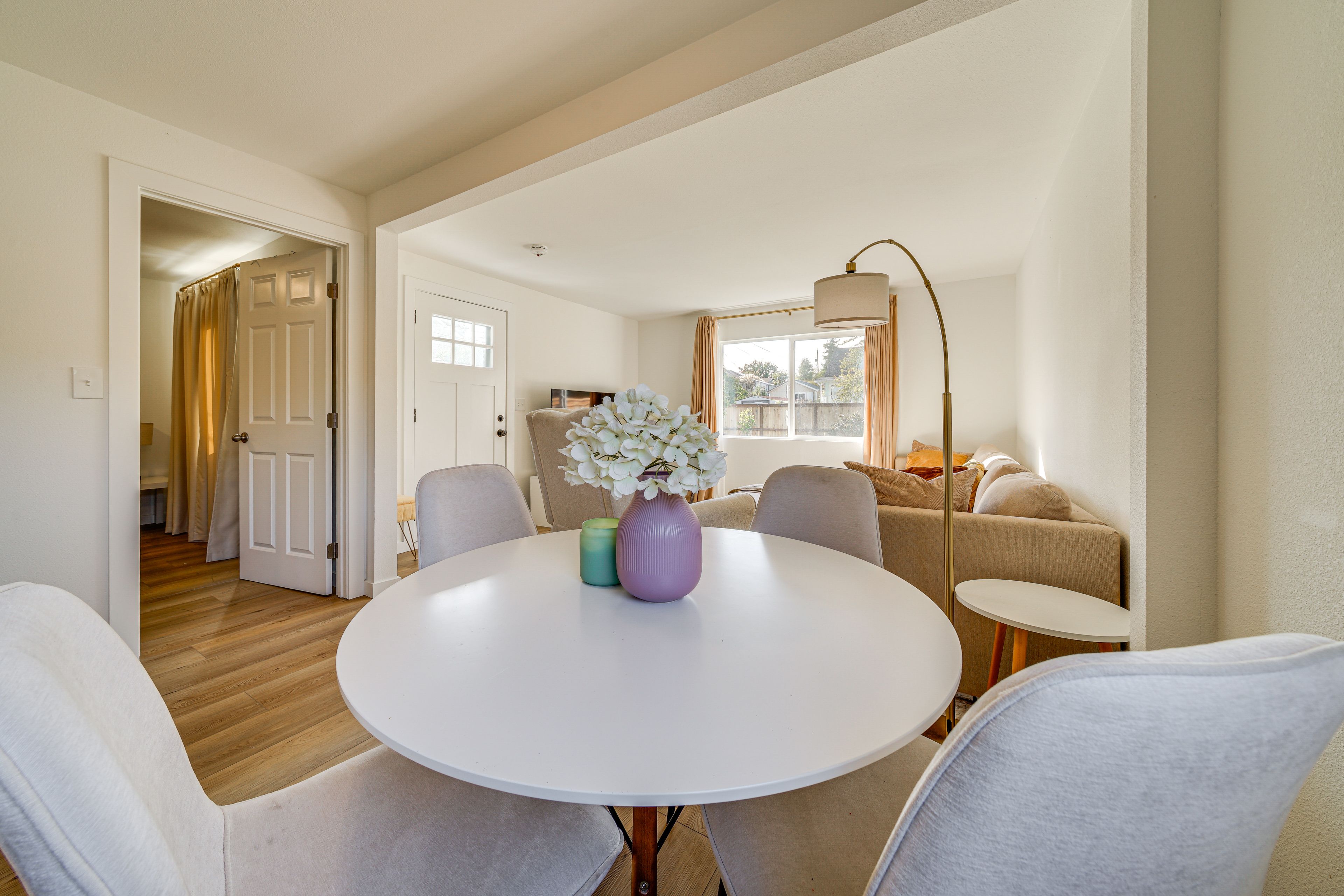 Dining Area | Dishware/Flatware Provided