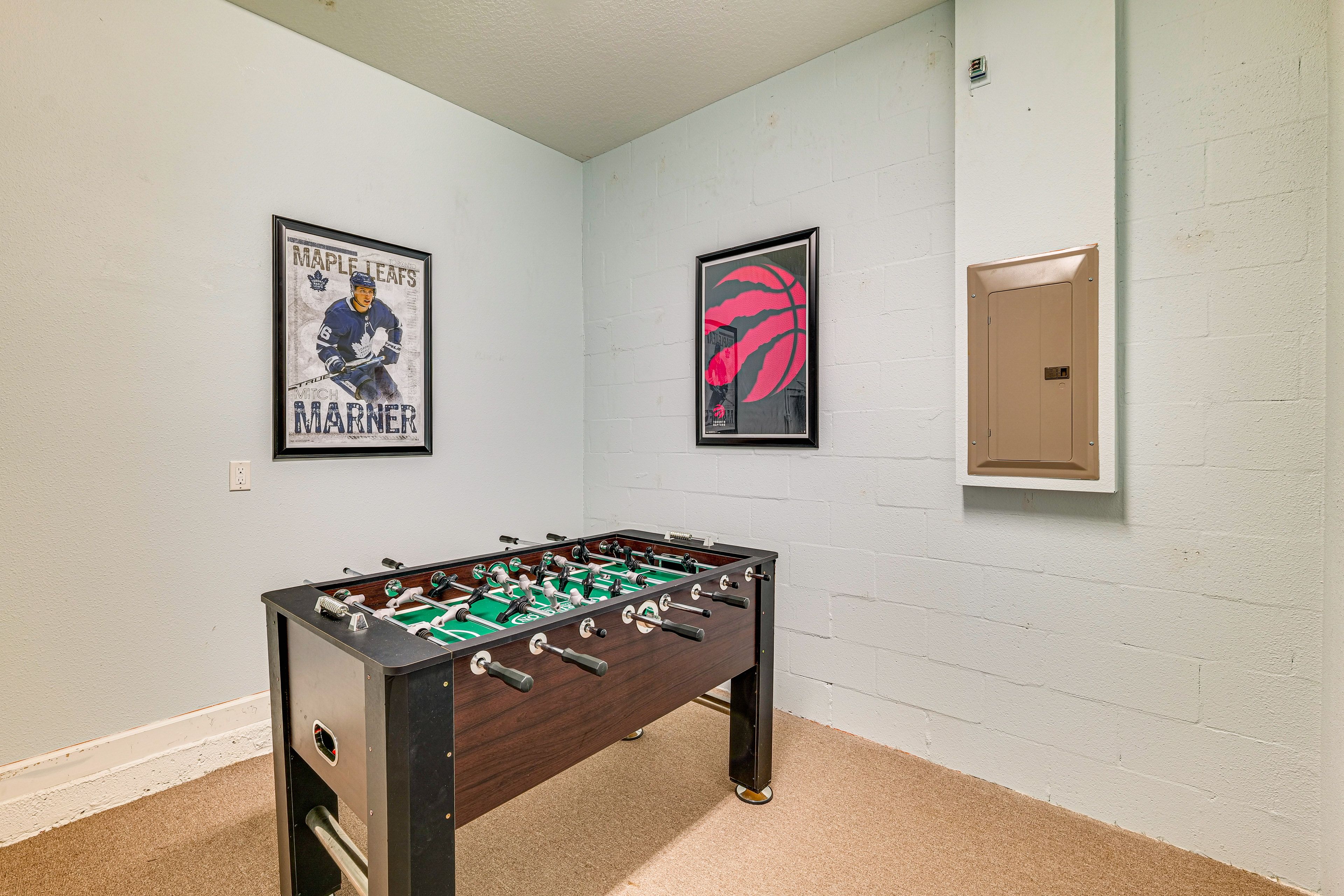 Game Room (Garage) | 1 Step to Access | Foosball Table | Air Hockey