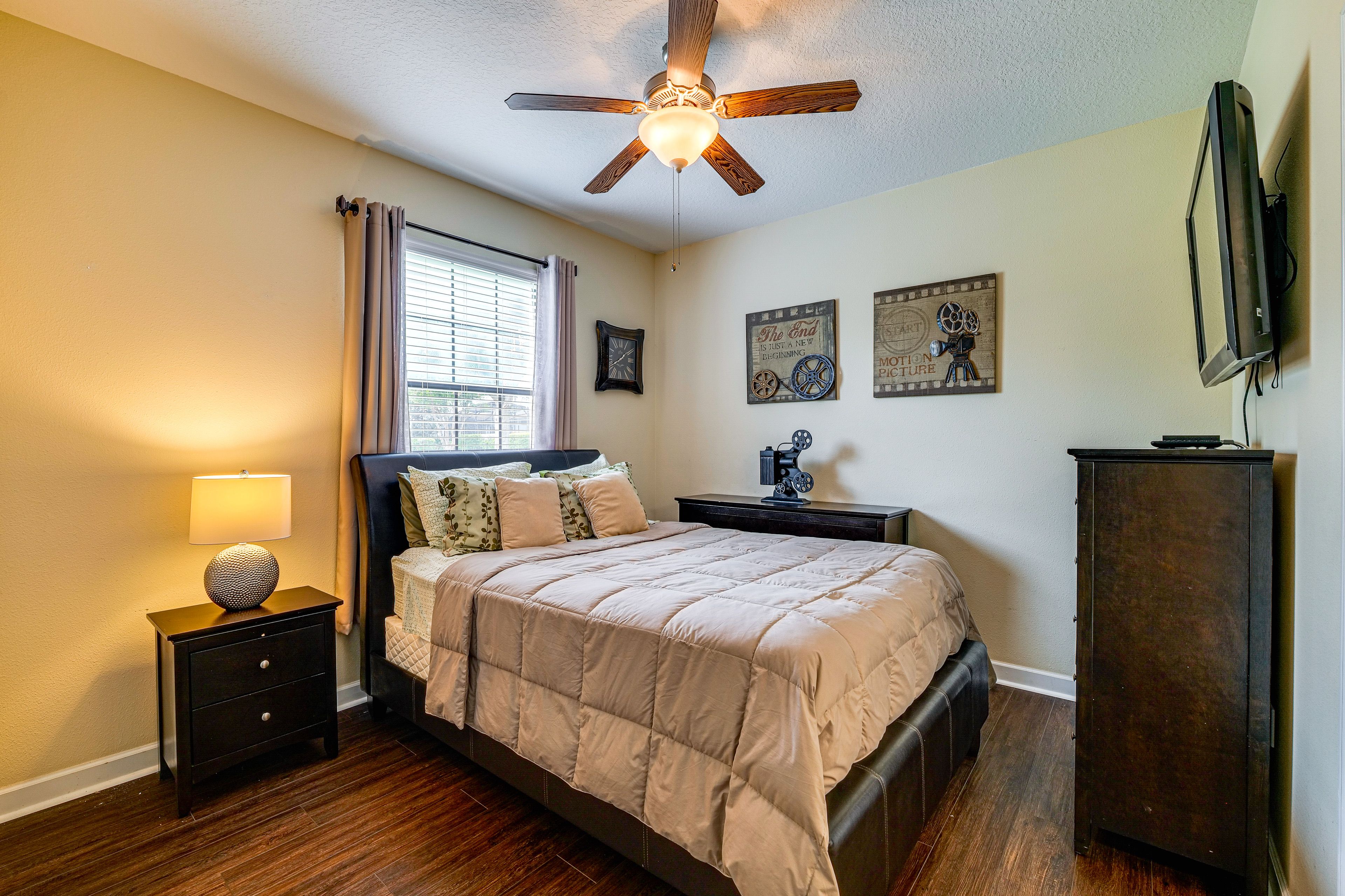 Bedroom 4 | Queen Bed | En-Suite Jack-and-Jill Bathroom